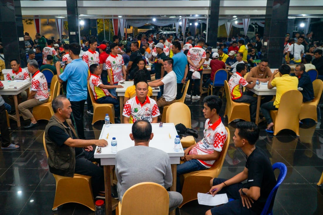 Ratusan Penggemar Gaplek dan Kartu Song Berkumpul di Rumah Dinas Bupati Muba