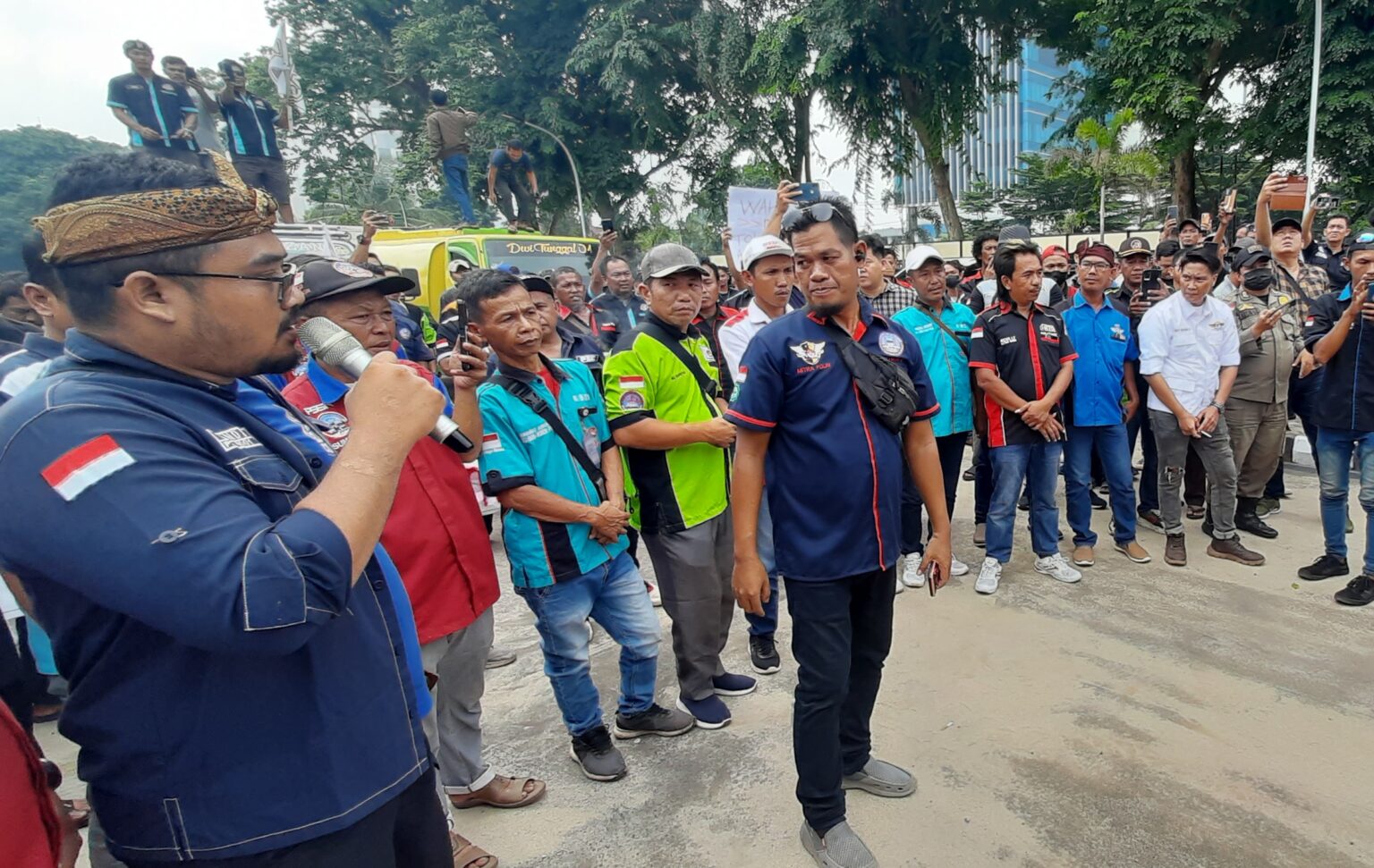 Keberatan Pengoperasian Timbangan di Dua Titik Penerapan Aturan Odol, Ratusan Pengemudi Angkutan Barang Gelar Aksi Demo