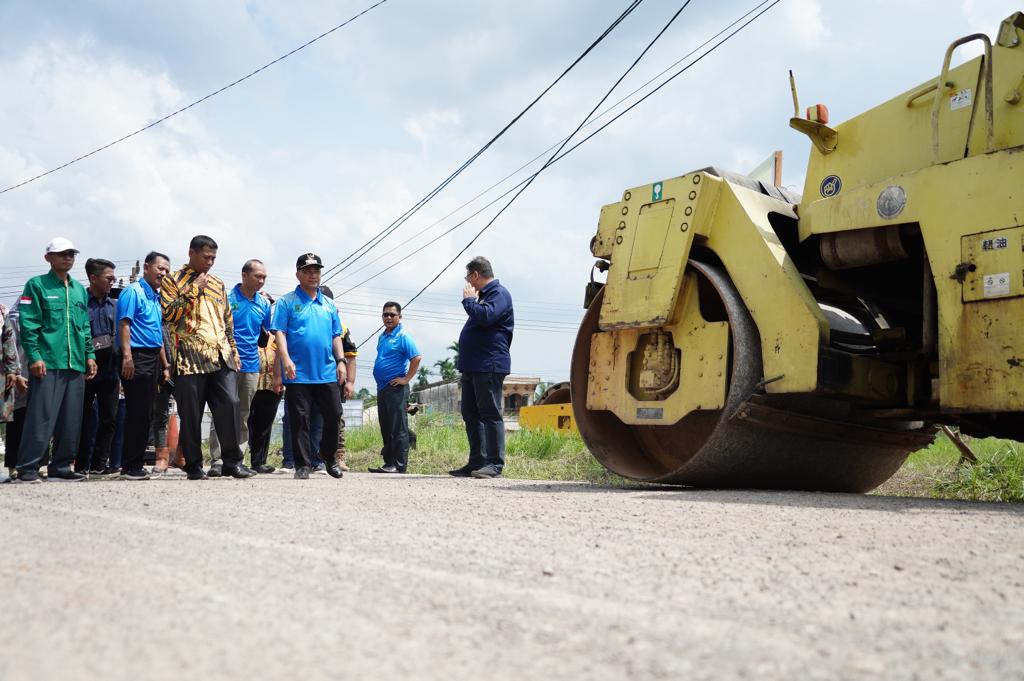 Akhir Pekan, PJ Bupati Apriyadi Tinjau Perbaikan Jalan Keluang-Bandarjaya-Sekayu