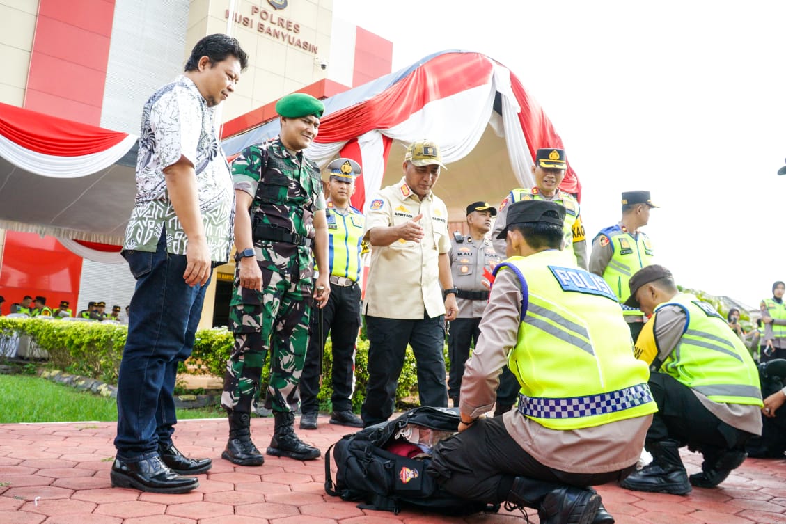 PJ Bupati Apriyadi Hadiri Apel dan Cek Kesiapan Personel Pengamanan TPS Pemilu 2024