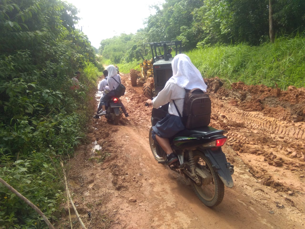 Sejumlah Ruas Jalan di Jirak Jaya Mulai Diperbaiki