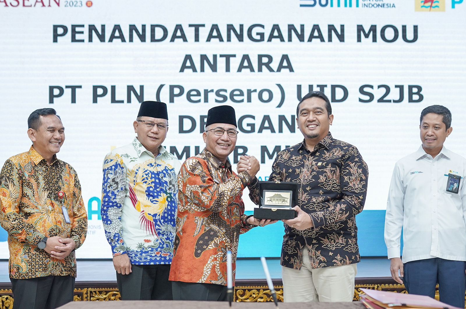 Gebrakan Pj Bupati Apriyadi, Buat Seluruh Desa di Muba Dialiri Listrik