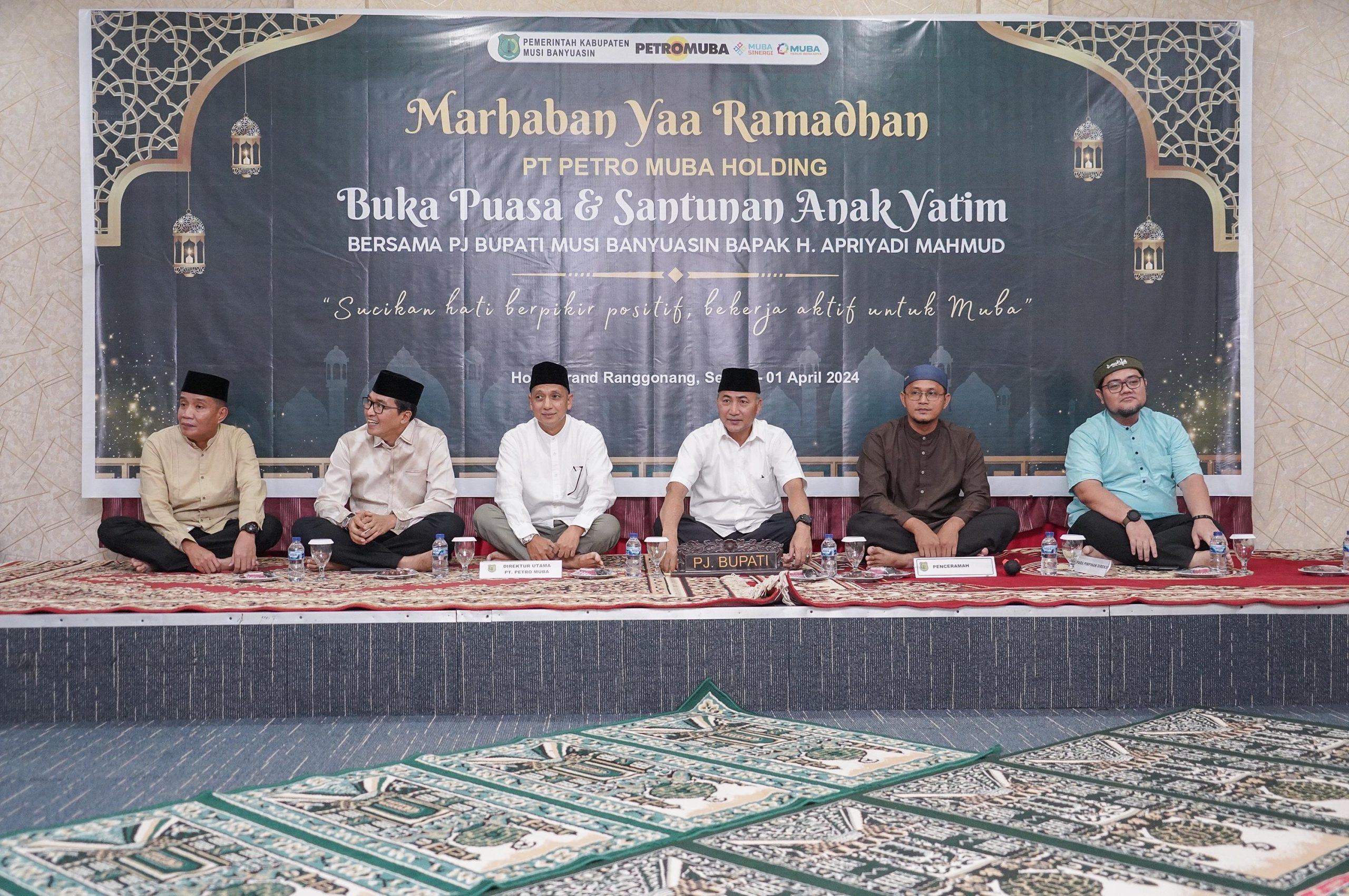 Buka Puasa Bersama Jajaran PT Petro Muba Holding, Pj Bupati Apriyadi Beri Santunan Anak Panti Asuhan