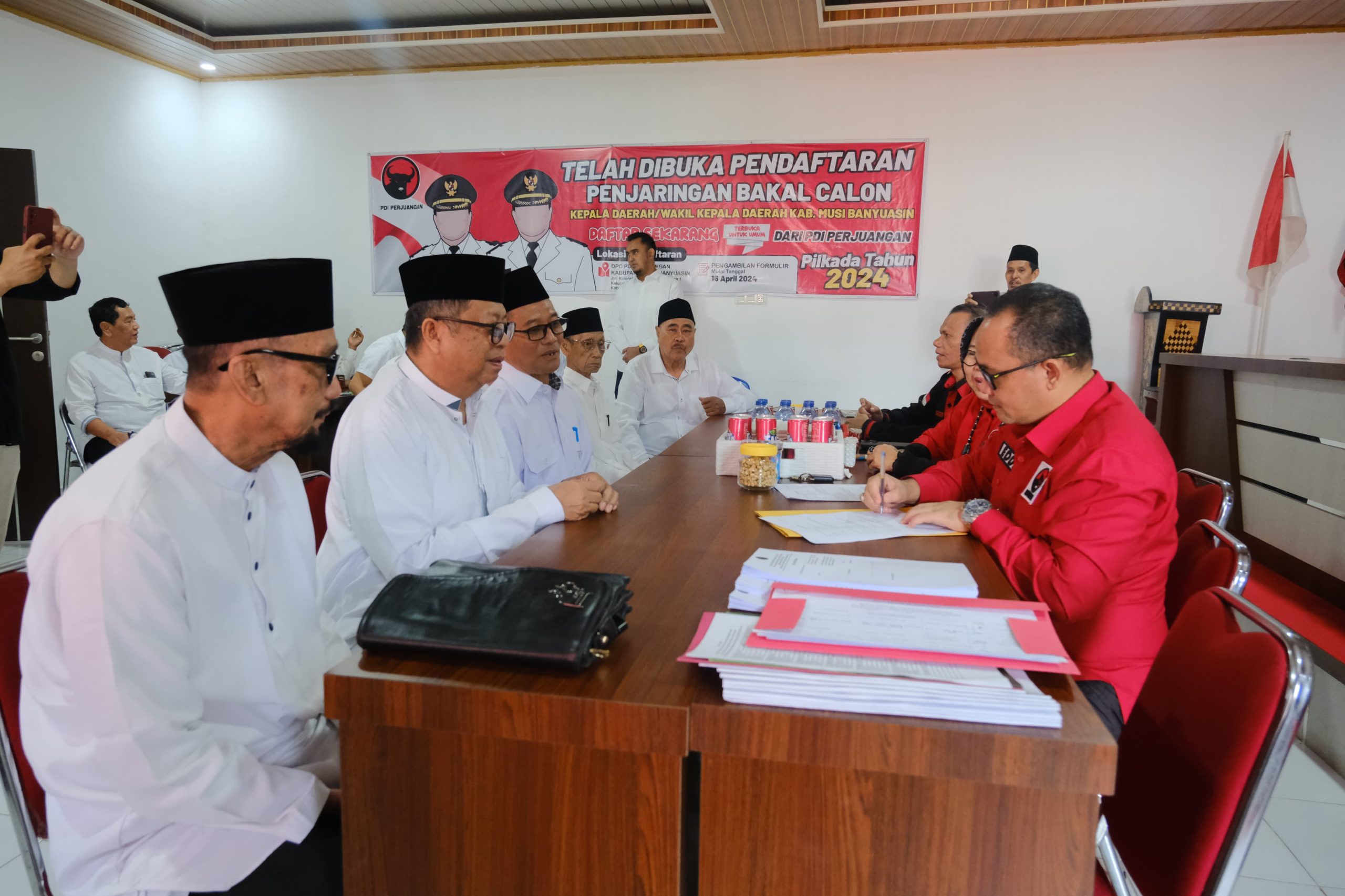 Datangi Tiga Parpol, Tomas Hingga Tokoh Agama di Muba Ambil Formulir Untuk Apriyadi