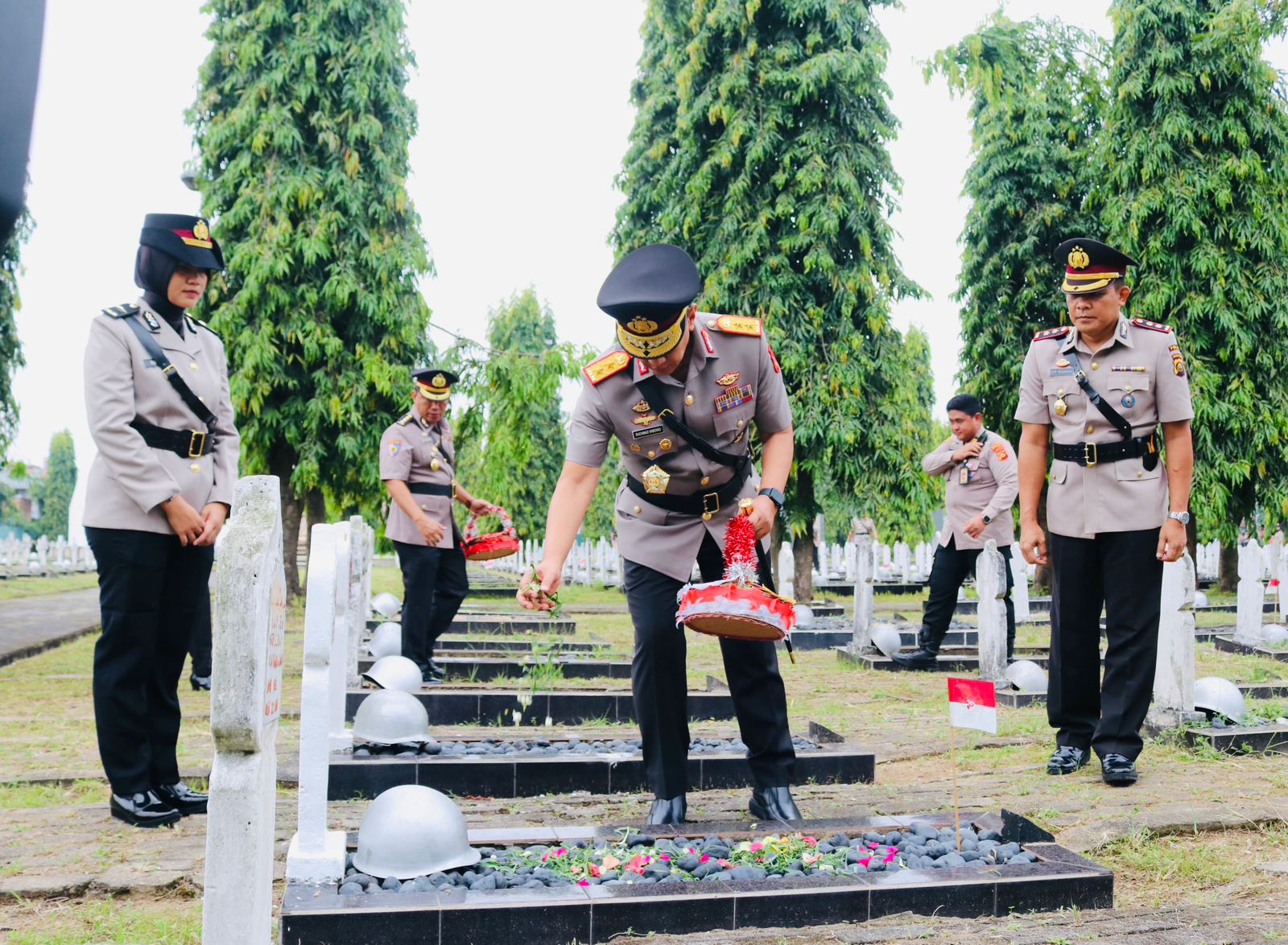 Ziarah dan Tabur Bunga, Polda Sumsel Kenang Jasa Pahlawan Menjelang Hari Bhayangkara ke 78