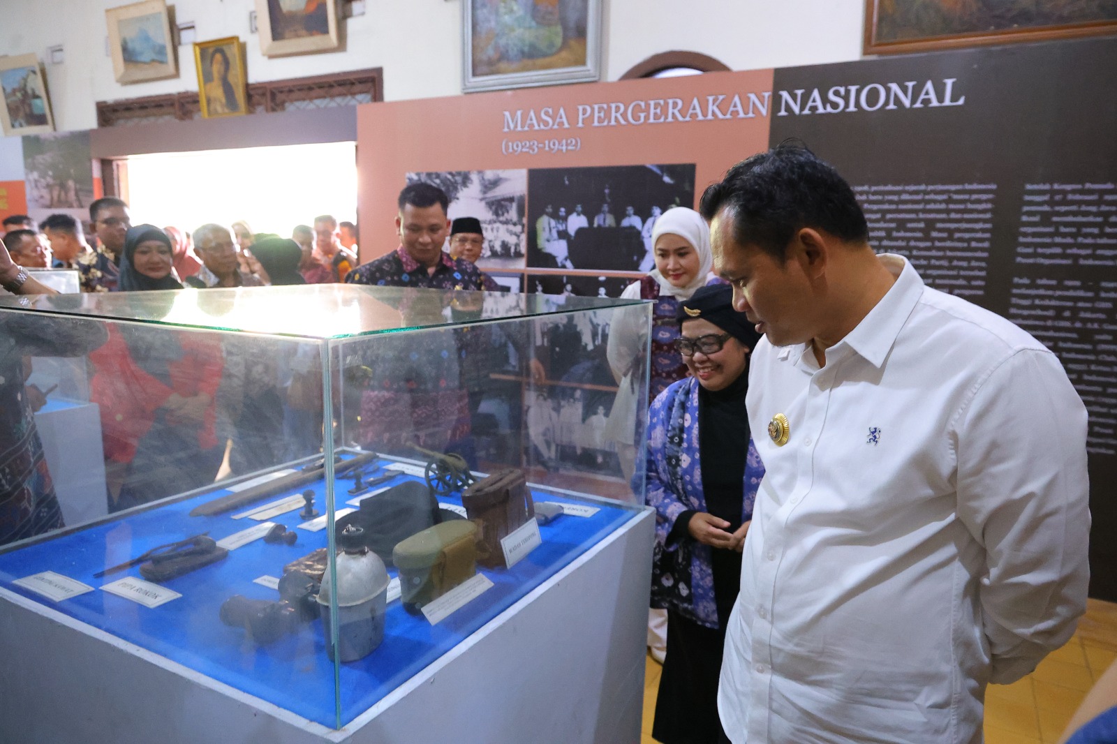 Pj Wali Kota Buka Pameran Photo dan Arsip Tokoh-Tokoh Pejuang di Museum dr AK Gani Palembang