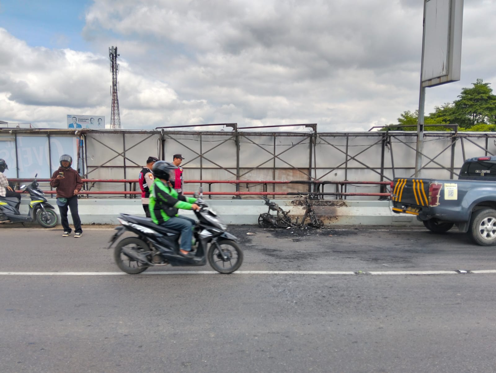 Moto Matic Ludes Terbakar di Flayover Polda Sumsel