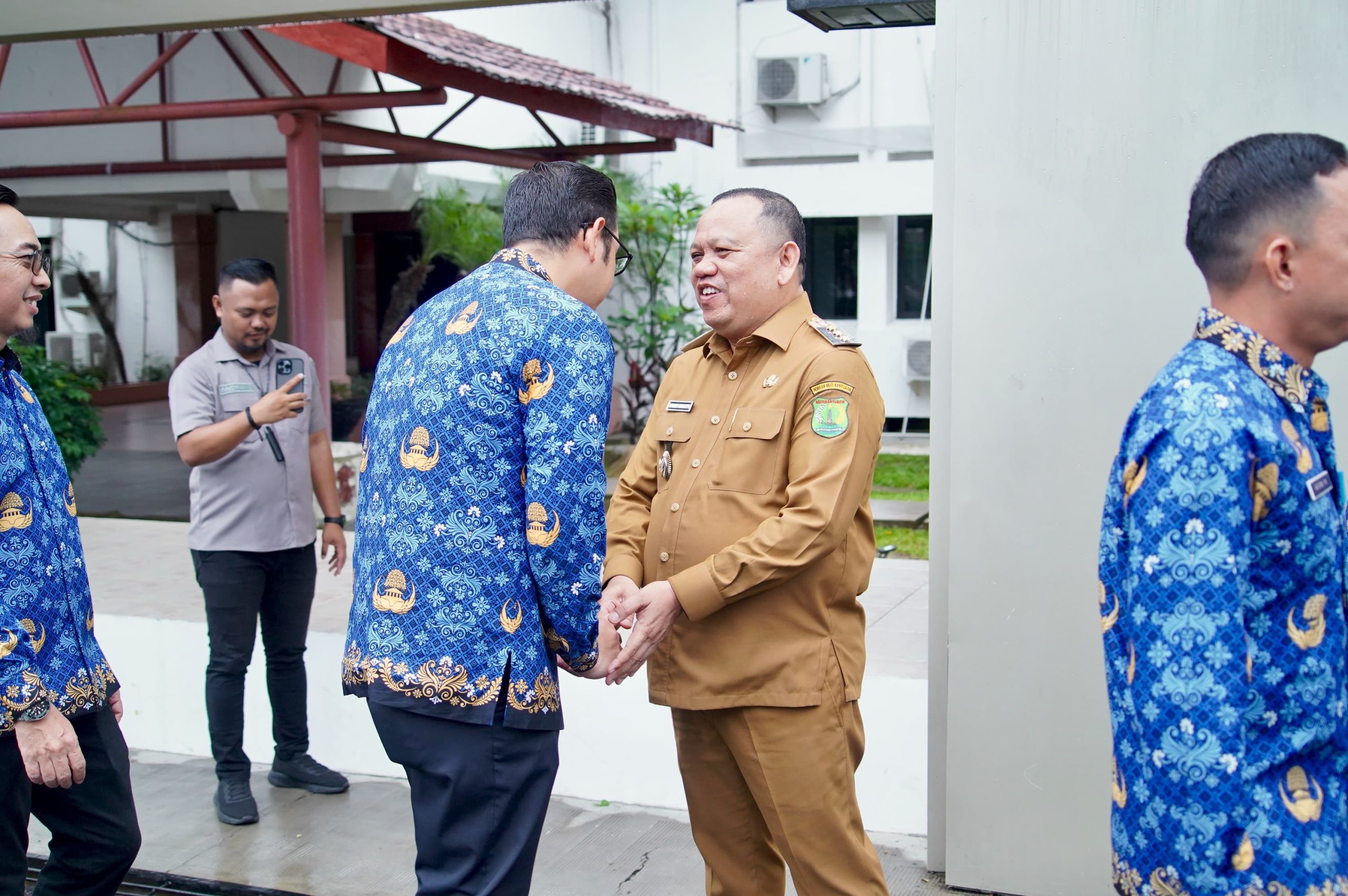 Pamit, Pj Bupati H Sandi Fahlepi Sampaikan Pesan Perpisahan di Apel Terakhir