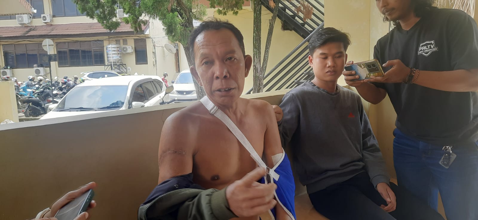 Cacat Seumur Hidup, Iskandar Korban Pembacokan Hingga Tangan Kiri Nyaris Putus Minta Pelaku Dihukum Berat