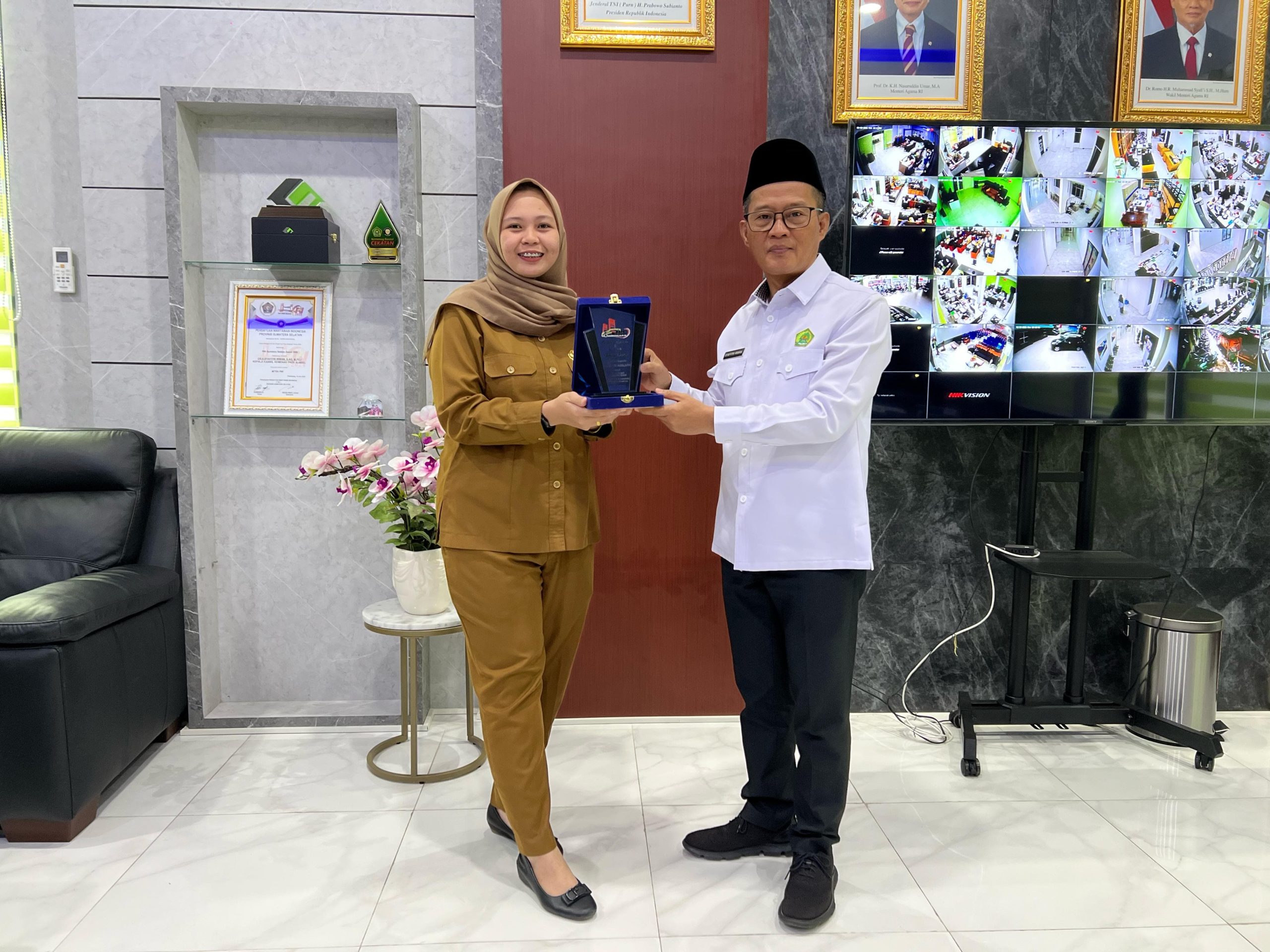 Dr Syafitri Irwan Dinobatkan sebagai Anggota Kehormatan HBC Palembang