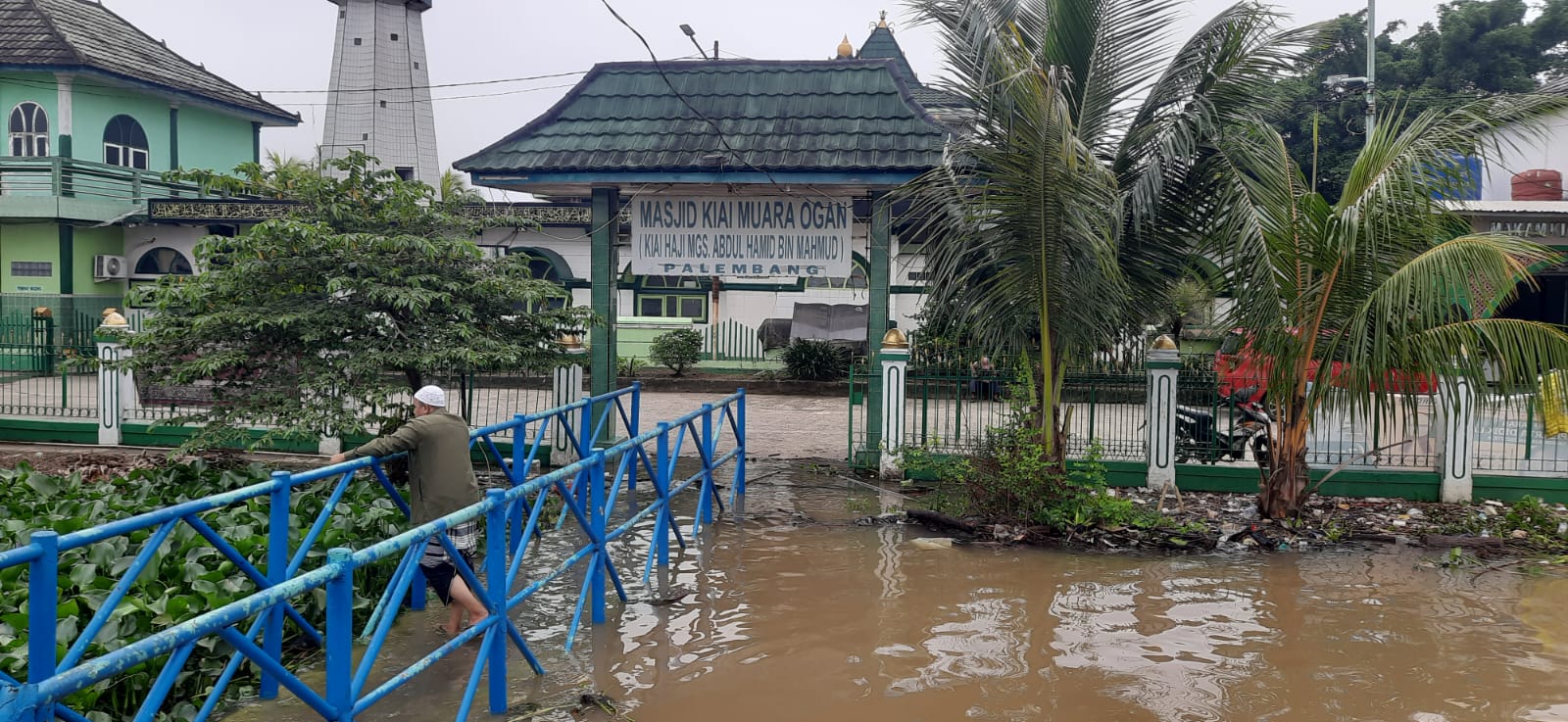 Bronjong Penahan Tanah Hancur, Keberadaan Masjid Ki Muara Ogan Terancam Roboh