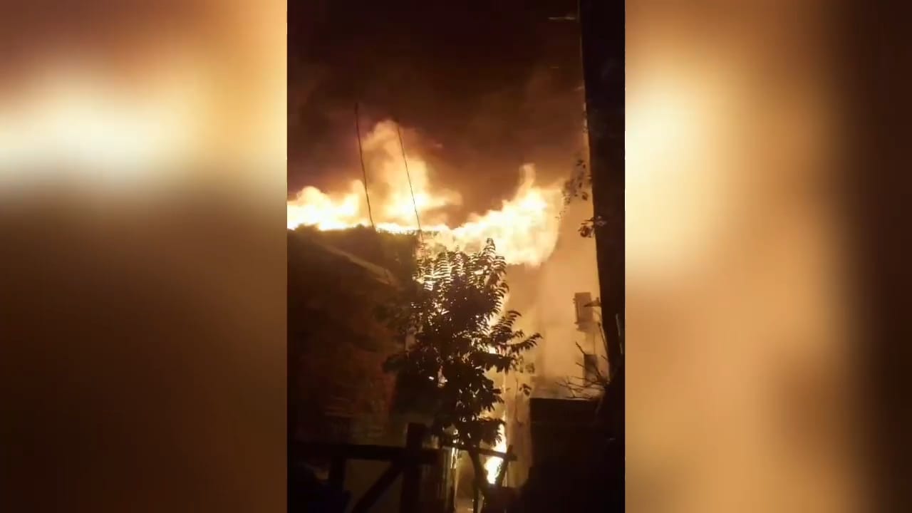 Dua Rumah di Pemukiman Padat Palembang Ludes Terbakar