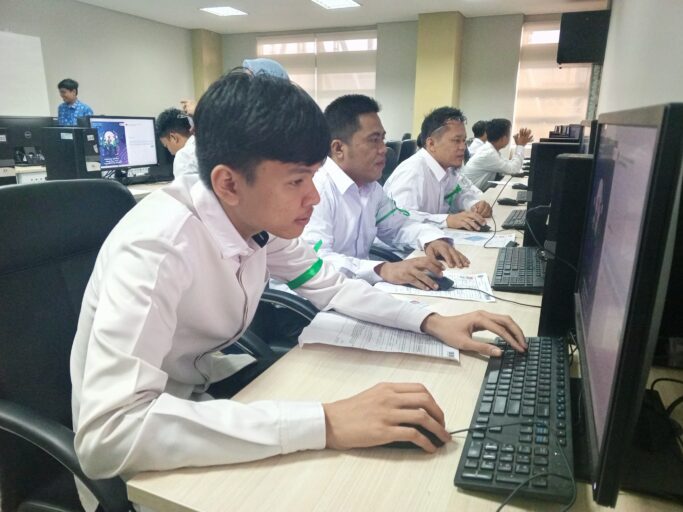 Gunakan Sistem CAT, Ratusan Calon PPPK Kemenag Sumsel Ikuti Tes Moderasi Beragama