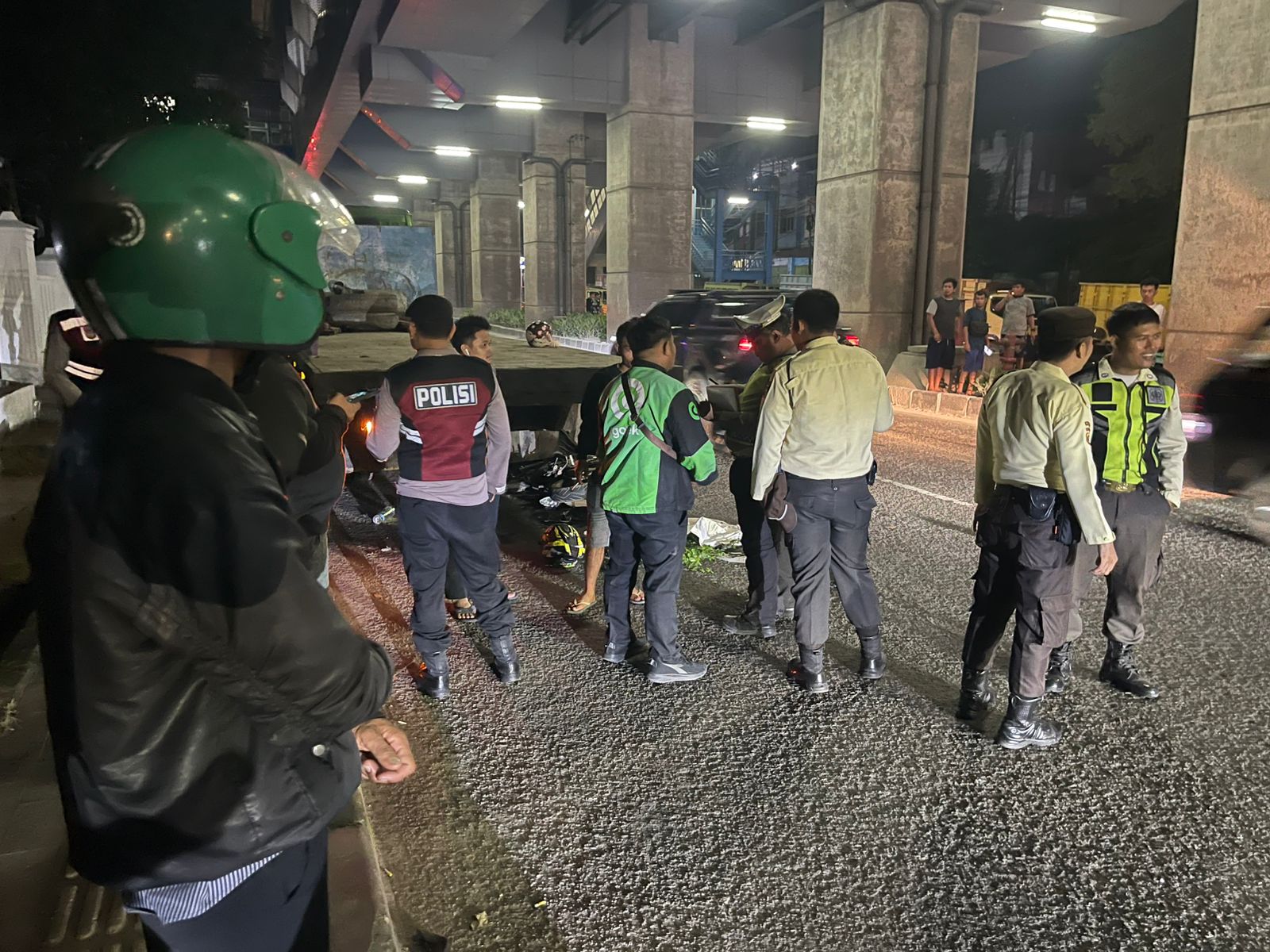 Tabrak Truk Mogok Dipinggir Jalan, Pengendara Vixion Tewas