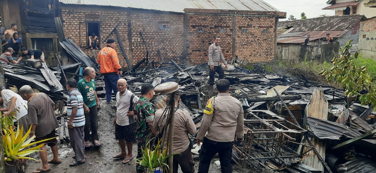 Diduga Mencharger Handphone di Atas Kulkas, Rumah Siti Ludes Terbakar Saat Ditinggal Berbelanja