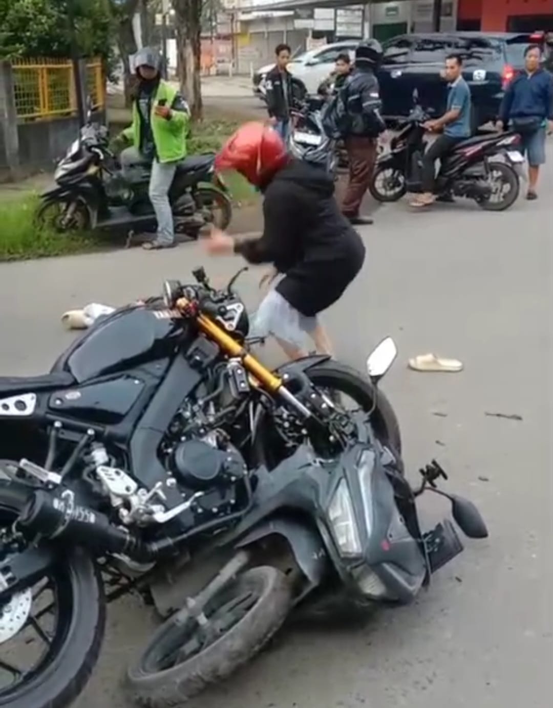 Lakalantas di Persimpangan Jalan Puncak Sekuning Palembang, Pengendara Vario Tewas Ditabrak Yamaha XSR