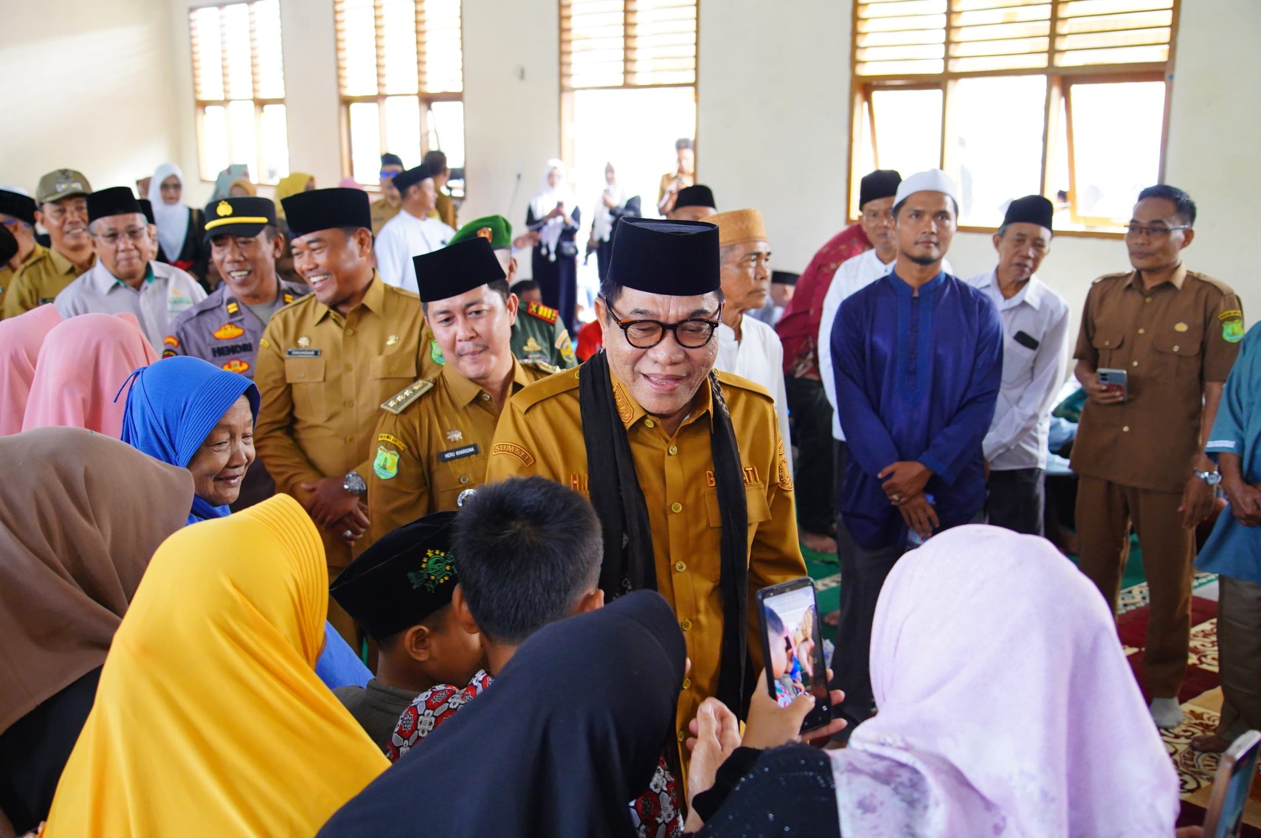 Bupati Muba H M Toha Hadiri Sedekah Rami dan Sunat Massal di Babat Toman