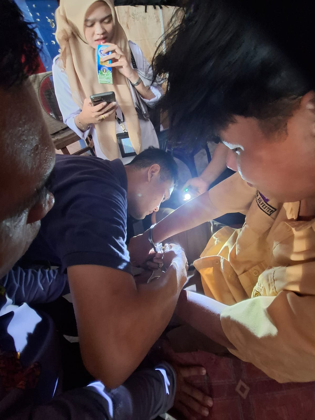 Akibat Iseng Mainkan Borgol, Tangan Siswa SMP di Palembang Terkunci Hingga Minta Bantuan Damkar