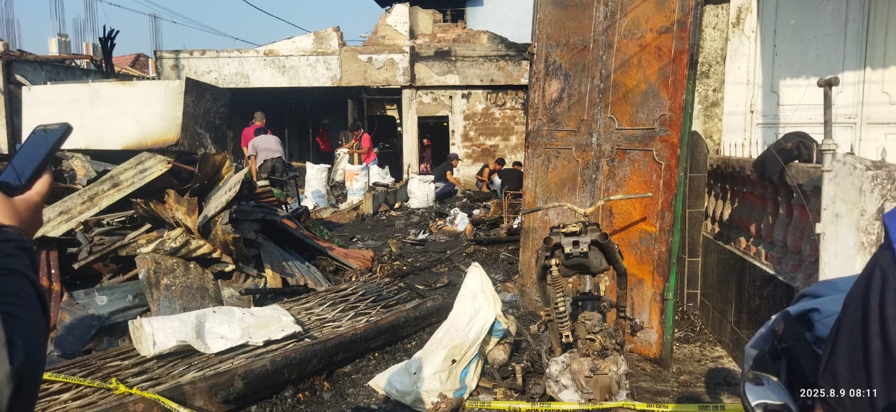 Kebakaran di Perumnas Sako Palembang, Hanguskan Rumah dan Tiga Kios Hingga Uang Cash Ratusan Juta