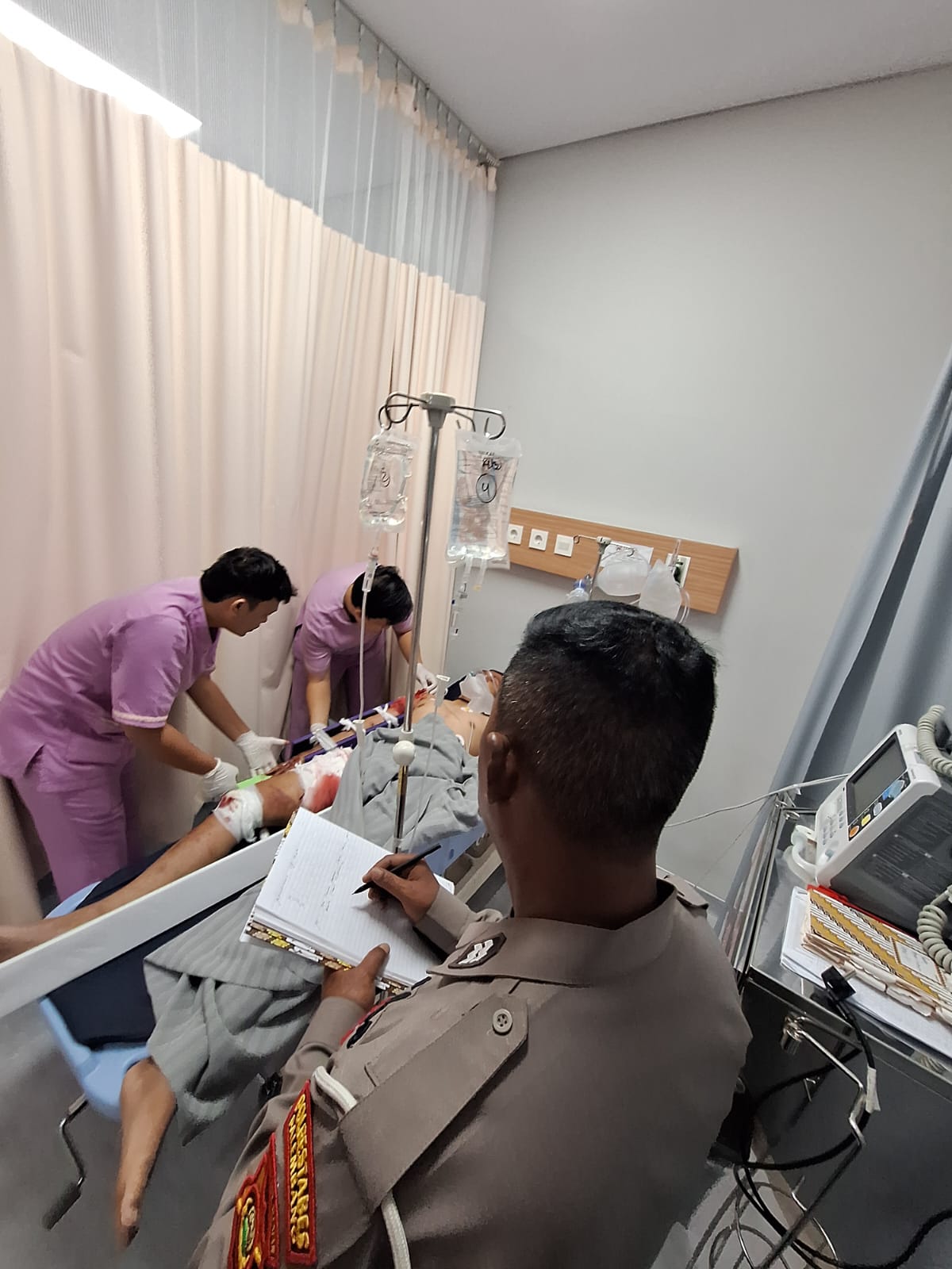 Gagal Menyalib, Pengendara Motor Matic Tabrak Truk di Jalan Tanjung Barangan Palembang
