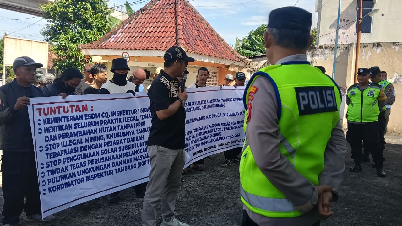 Lubang Tambang Menganga, Hutan Dirambah: Aktivis Tuding Kementerian ESDM Gagal Awasi Sumsel