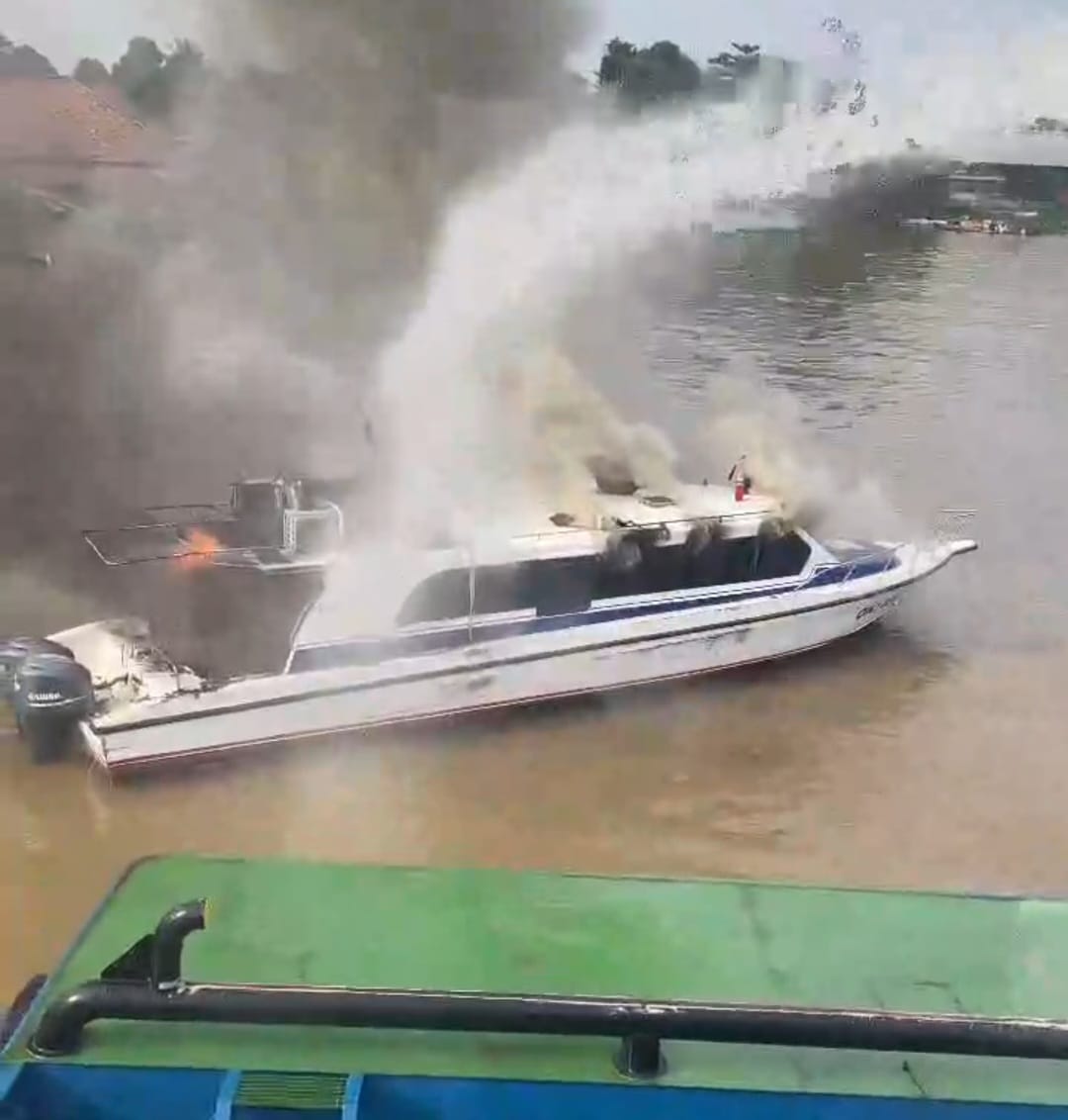 Kapal Cepat OKI 005 Terbakar di Perairan Sungai Musi