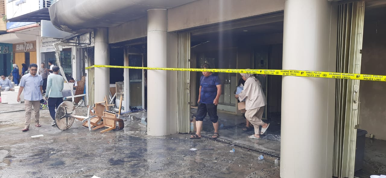 Butik Pakaian di Jalan Sumpah Pemuda Palembang habis Terbakar