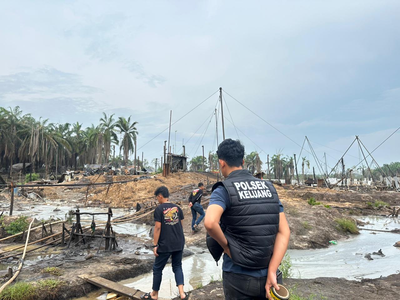 Kebakaran Sumur Minyak Ilegal di Keluang, Polisi : Masih Dalam Penyelidikan