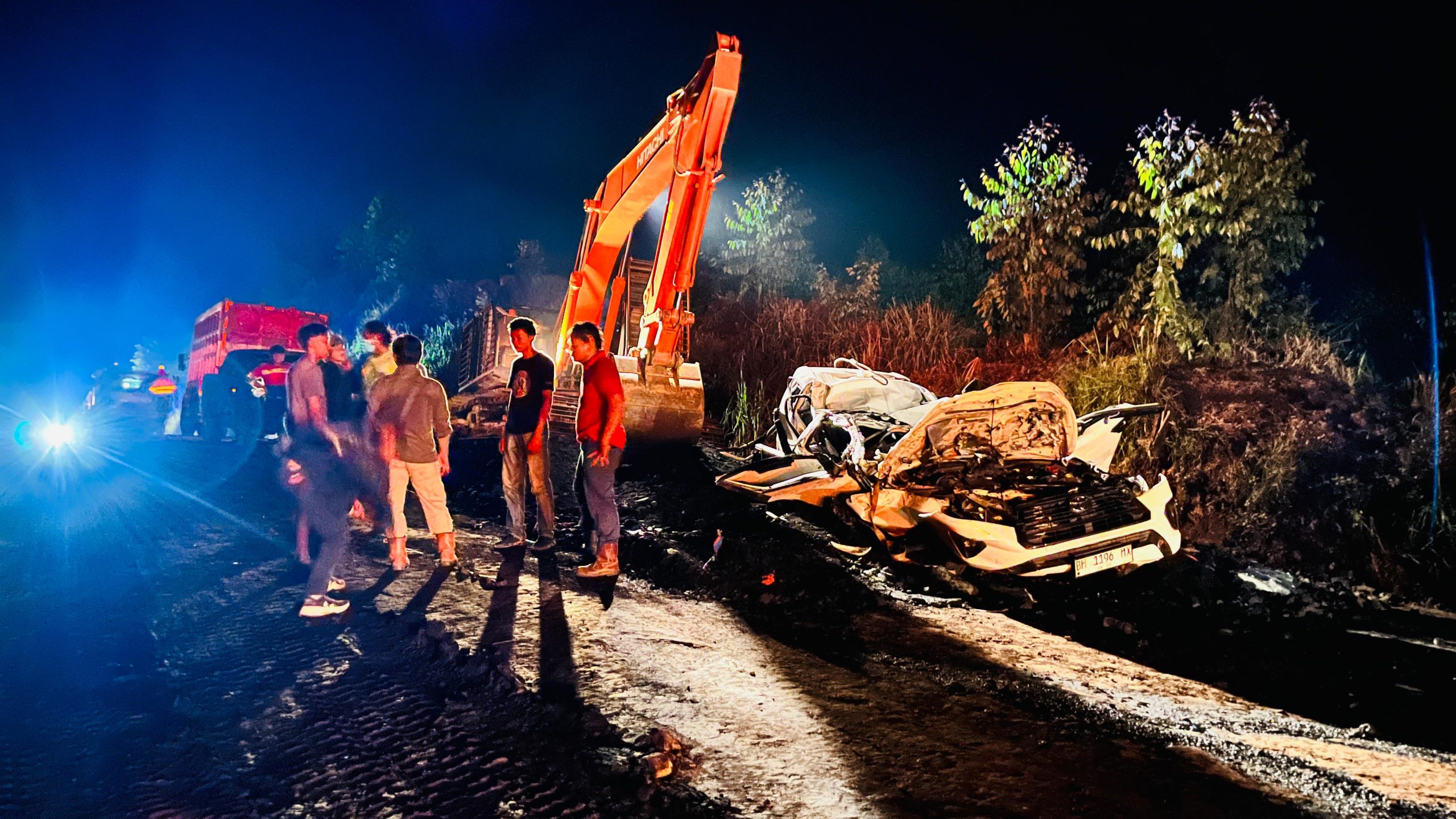 Dump Truk Batubara Terguling Timpa Innova di Bayung Lencir : Dua Tewas, Empat Luka-Luka