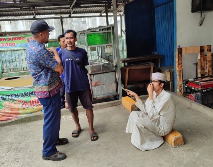 ODGJ Masuk ke Alfamart di Gandus, Karyawan Panik dan Damkar Turun Tangan Menenangkan