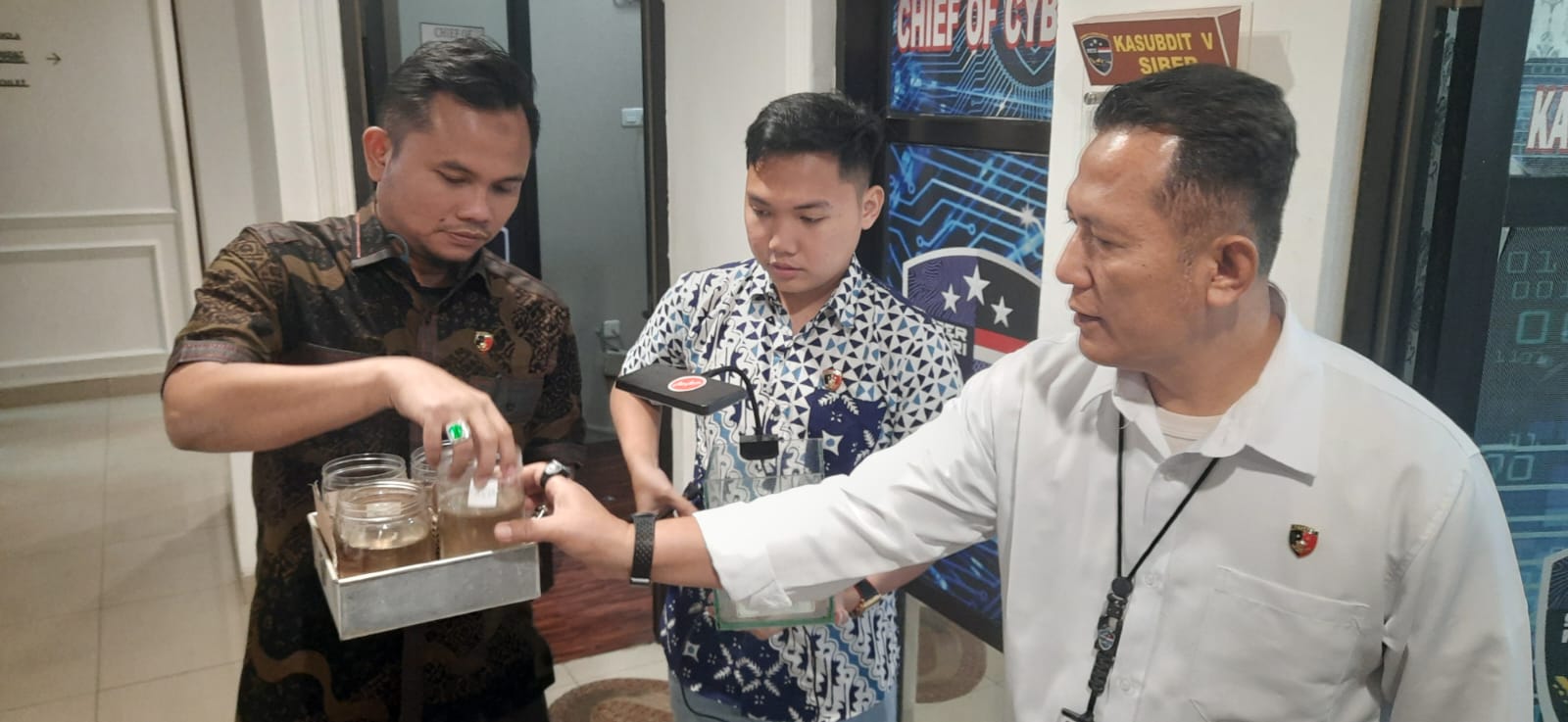 Pasutri di Prabumulih Ditangkap Polisi, Judi Online Adu Ikan Cupang via TikTok Raup Rp60 Juta