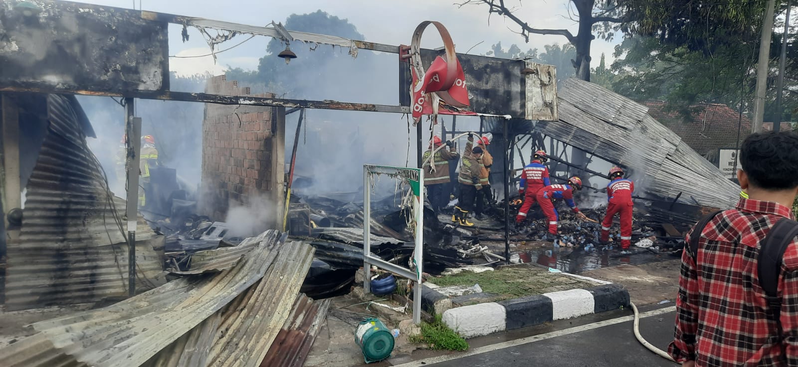 Delapan Kios Koperasi Kodam II/Sriwijaya Terbakar di Palembang
