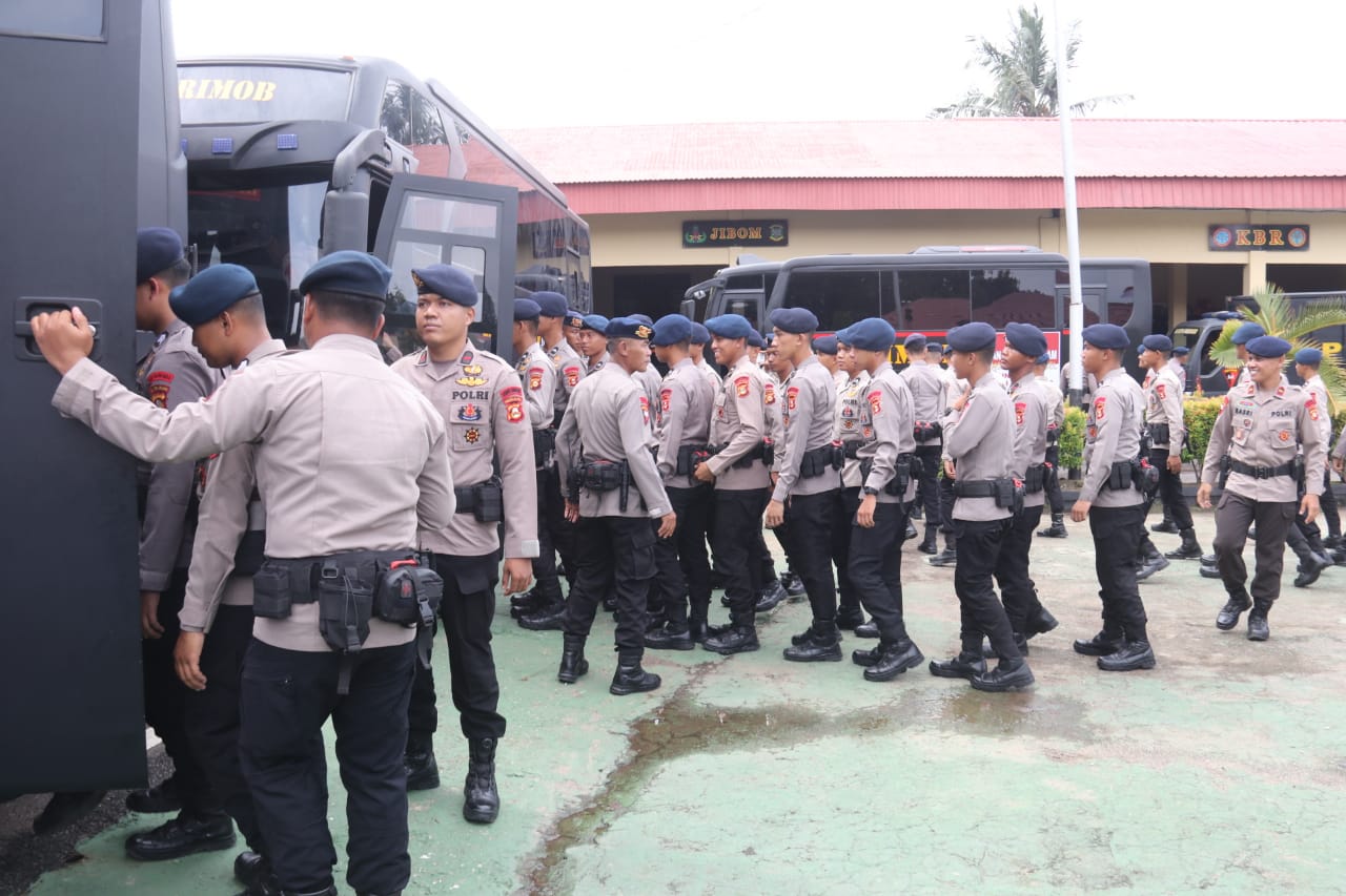 Polda Sumsel Kirim 100 Personel Brimob BKO ke Aceh untuk Penanganan Pasca Bencana Banjir Bandang