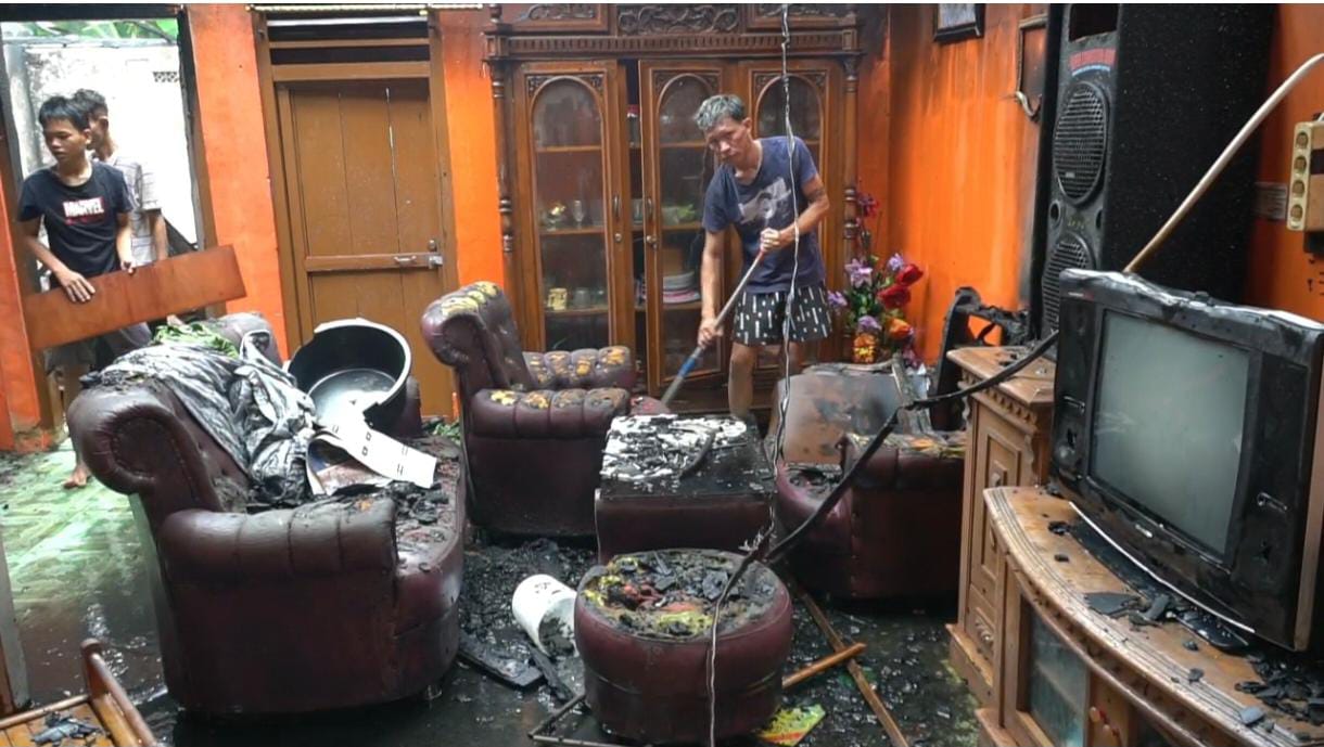 Rumah Warga di Ilir Barat II Palembang Ludes Terbakar, Diduga Akibat Korsleting Listrik