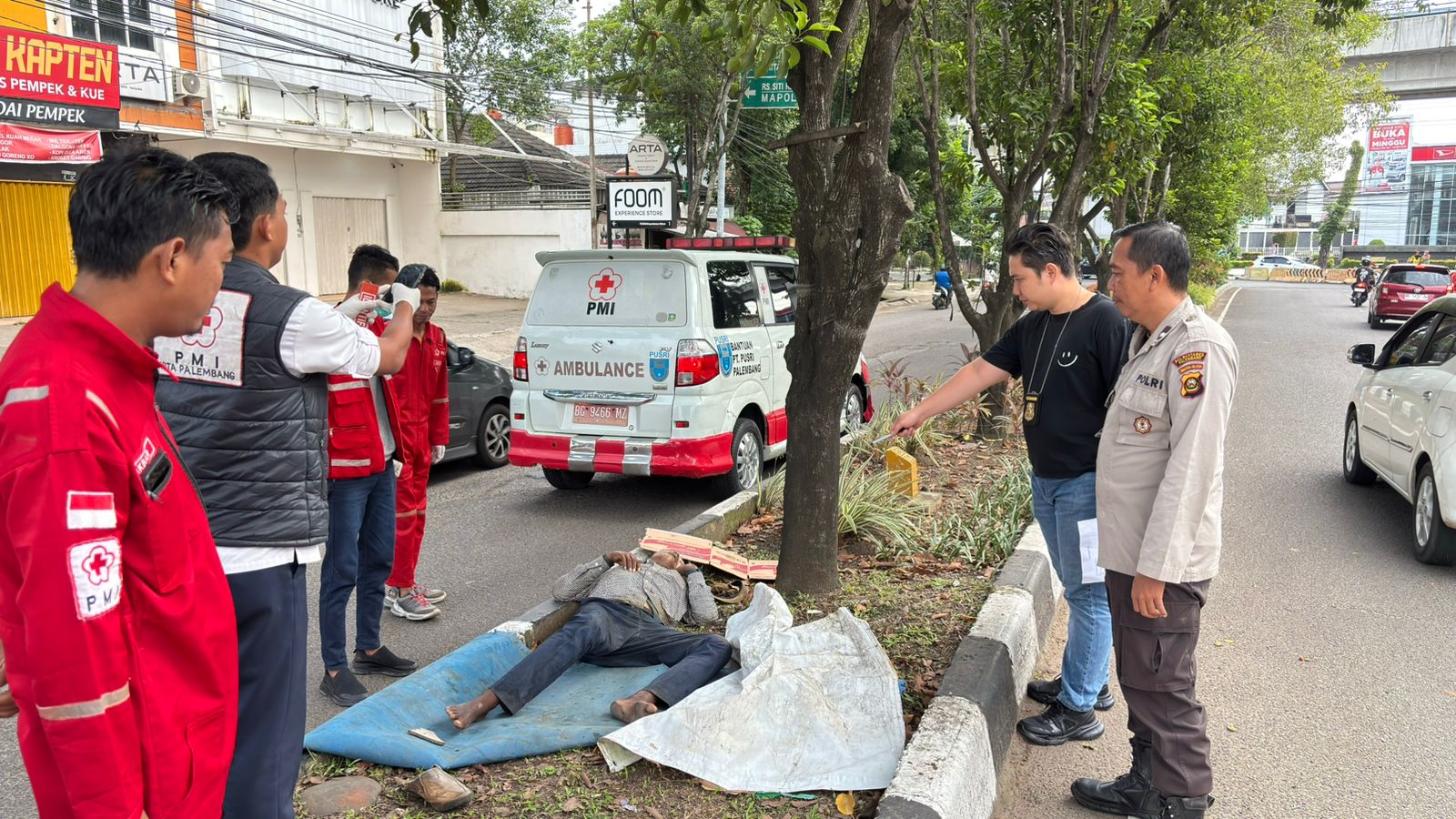 Pria Tunawisma Ditemukan Meninggal Ditaman Trotoar Jalan Sumpah Pemuda Palembang