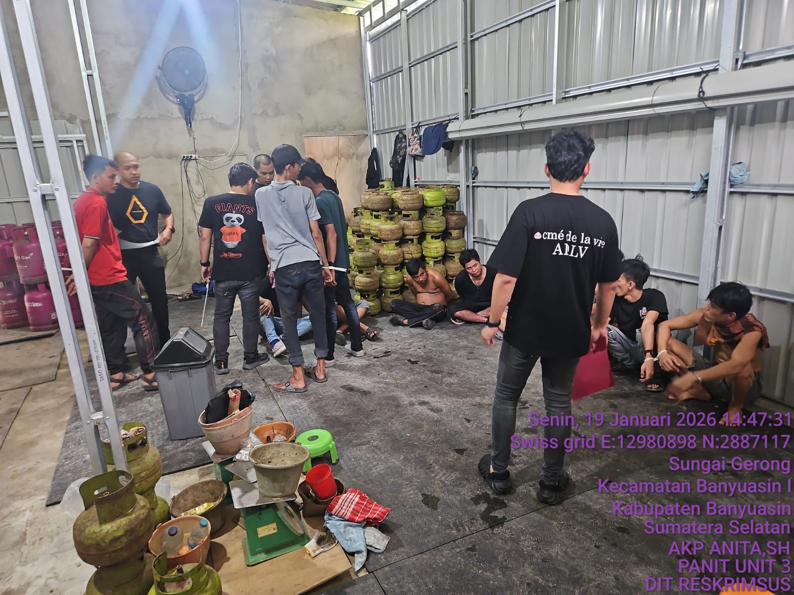 Polda Sumsel Tangkap Pelaku Praktik Curang Penyuntikan Tabung Gas Subsidi ke Non Subsidi