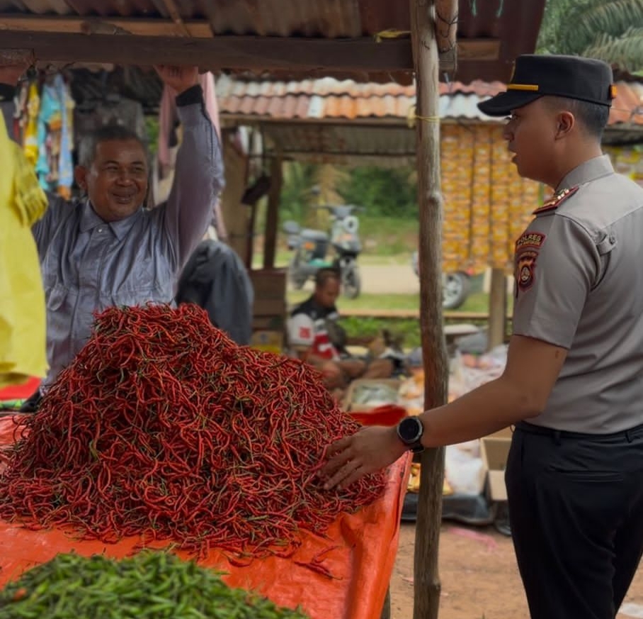 Kapolsek Babat Supat Patroli Dialogis di Pasar Tanjung Kerang, Pantau Kamtibmas dan Harga Pangan