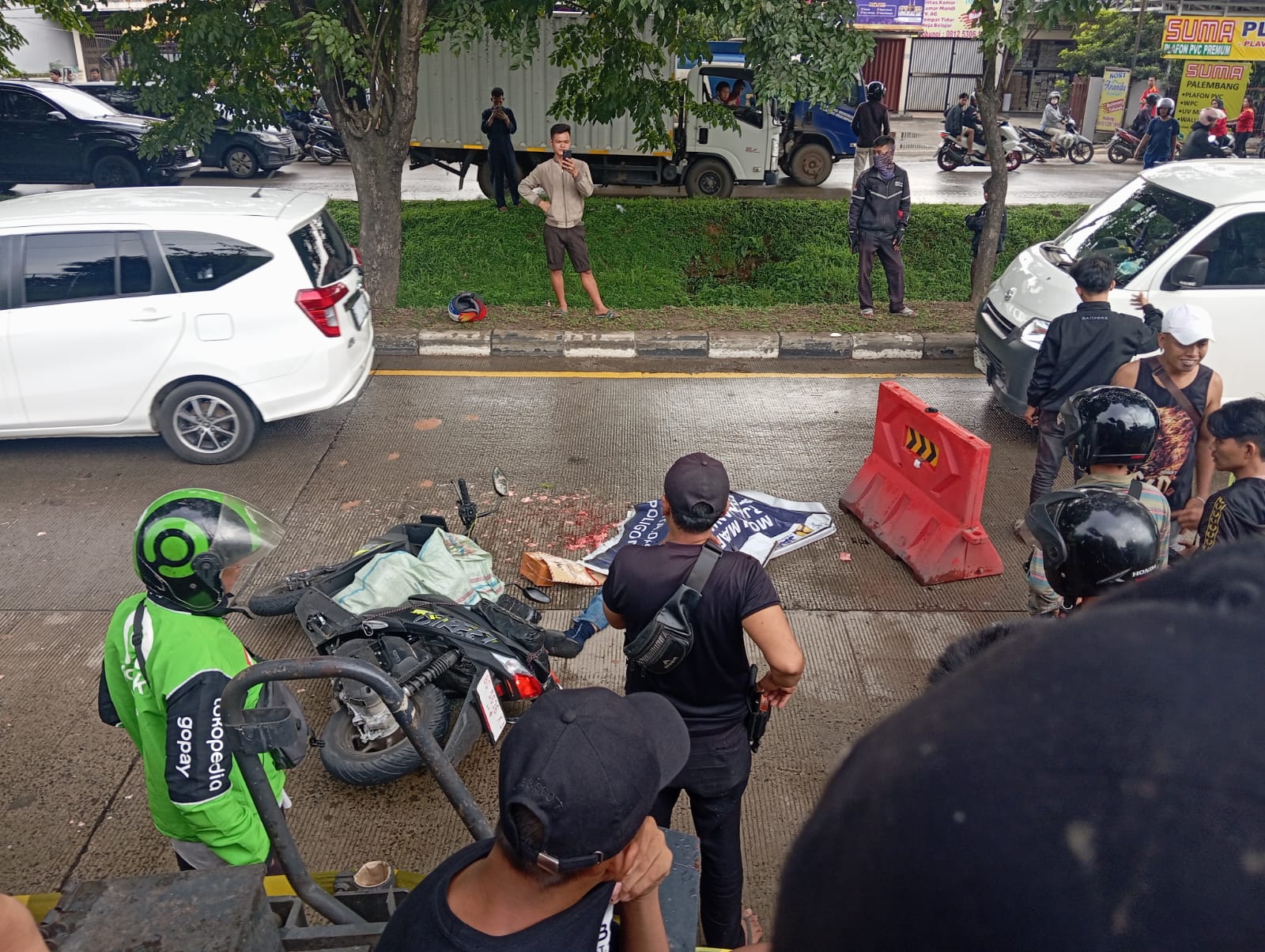 Hindari Alat Berat, Kurir Paket Tewas Terlindas Truk di Jalan Alamsyah Ratu Prawiranegara