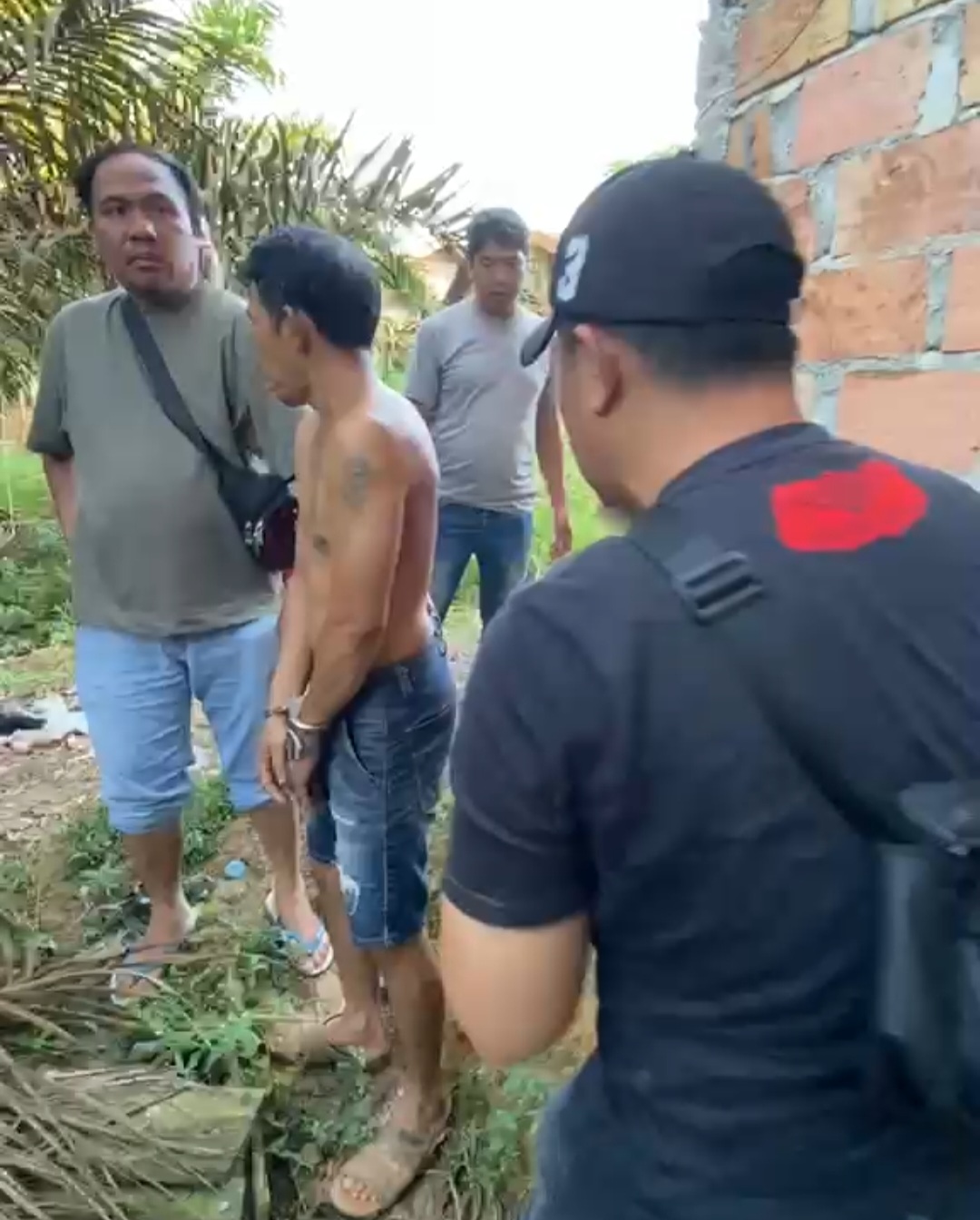 Susuri Kebun Sawit dan Jalan Berlumpur, Polisi Ringkus Tiga Pengedar Sabu di Muba