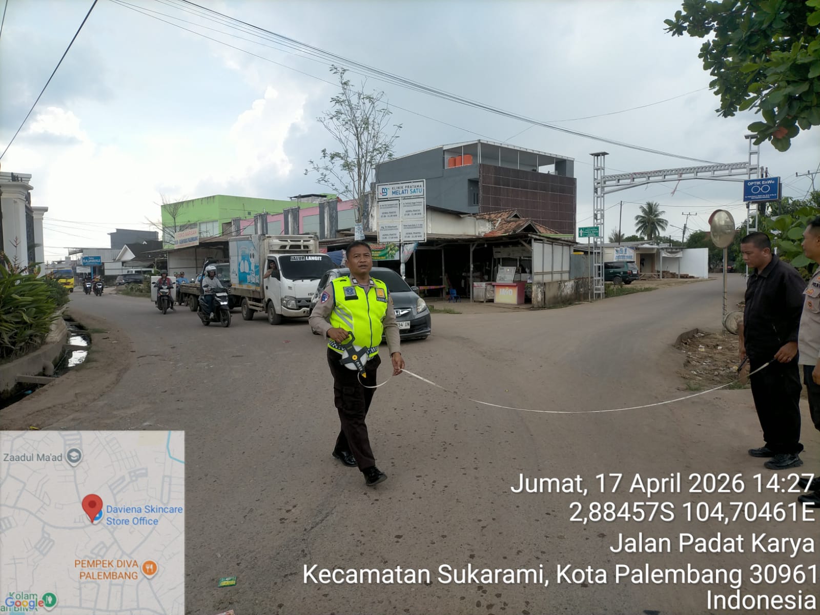 Diduga Ambil Jalur Kanan, Pemotor Wanita Tewas Usai Tabrakan dengan Truk di Sukarami