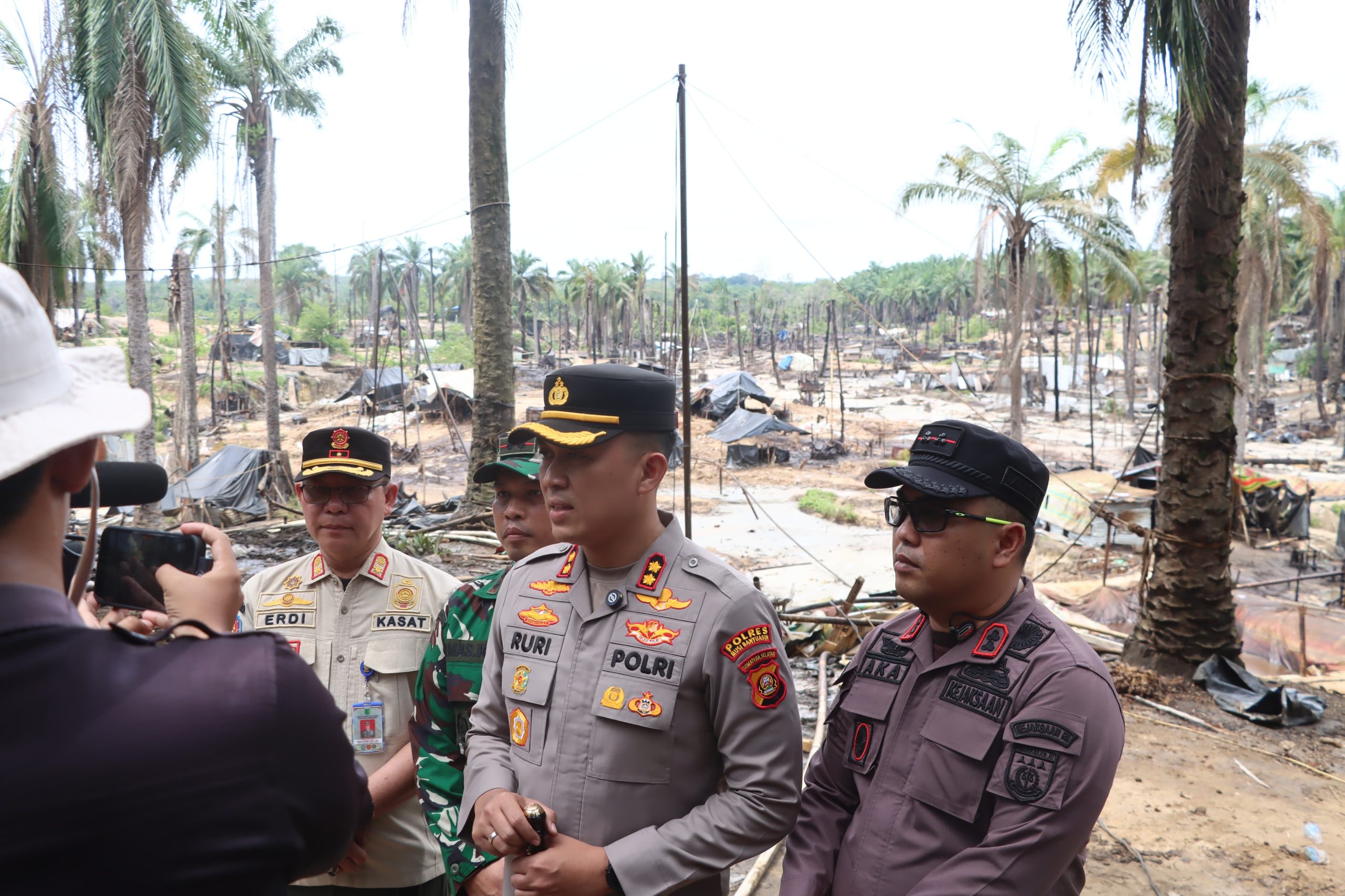 Lingkungan Terancam, Aparat Gabungan Bongkar Puluhan Sumur Ilegal di Muba
