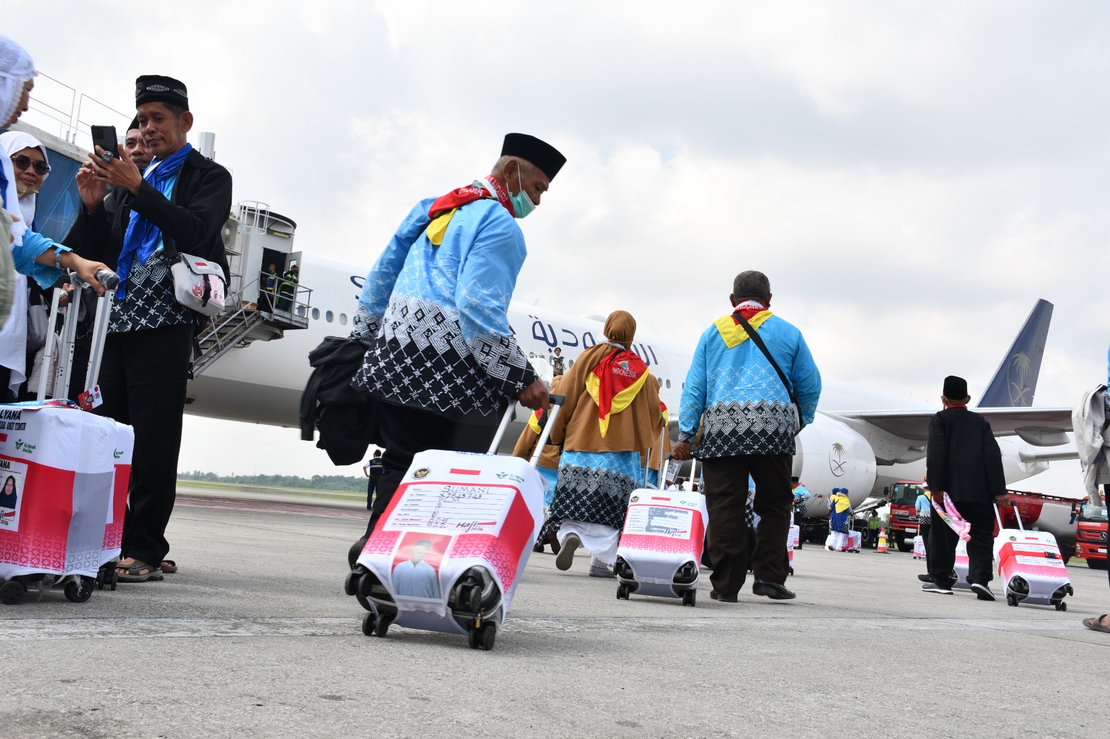 Kloter 3 Embarkasi Palembang Terbang ke Madinah, Dua Jemaah Tertunda Akhirnya Ikut Berangkat