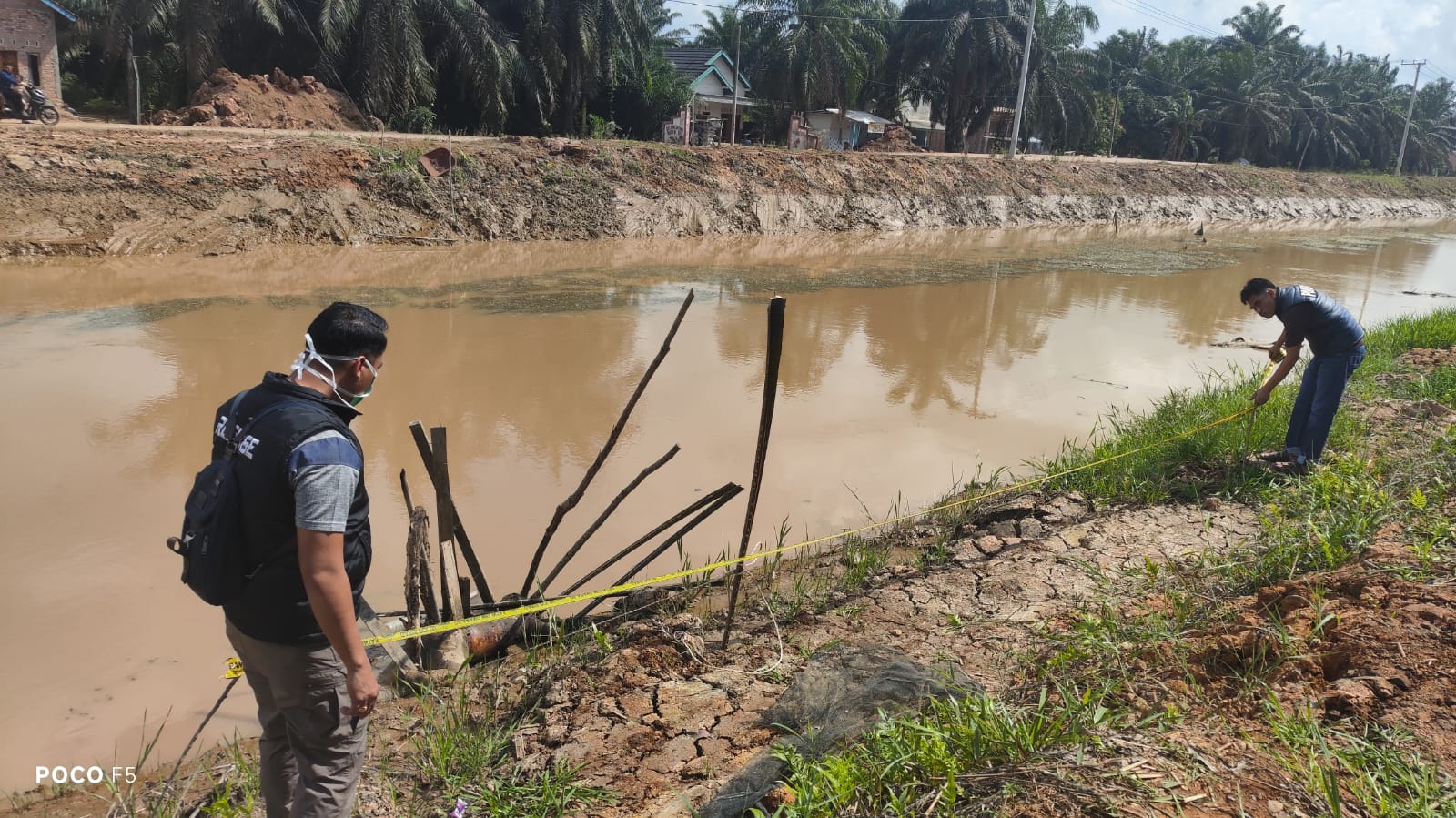 Mayat Pria Tanpa Identitas Ditemukan Mengapung di Parit Primer Babat Supat