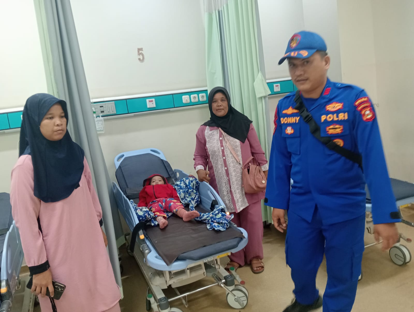 Respons Cepat Polairud Sumsel, Balita Sakit Muntaber Dirujuk ke RS Boom Baru
