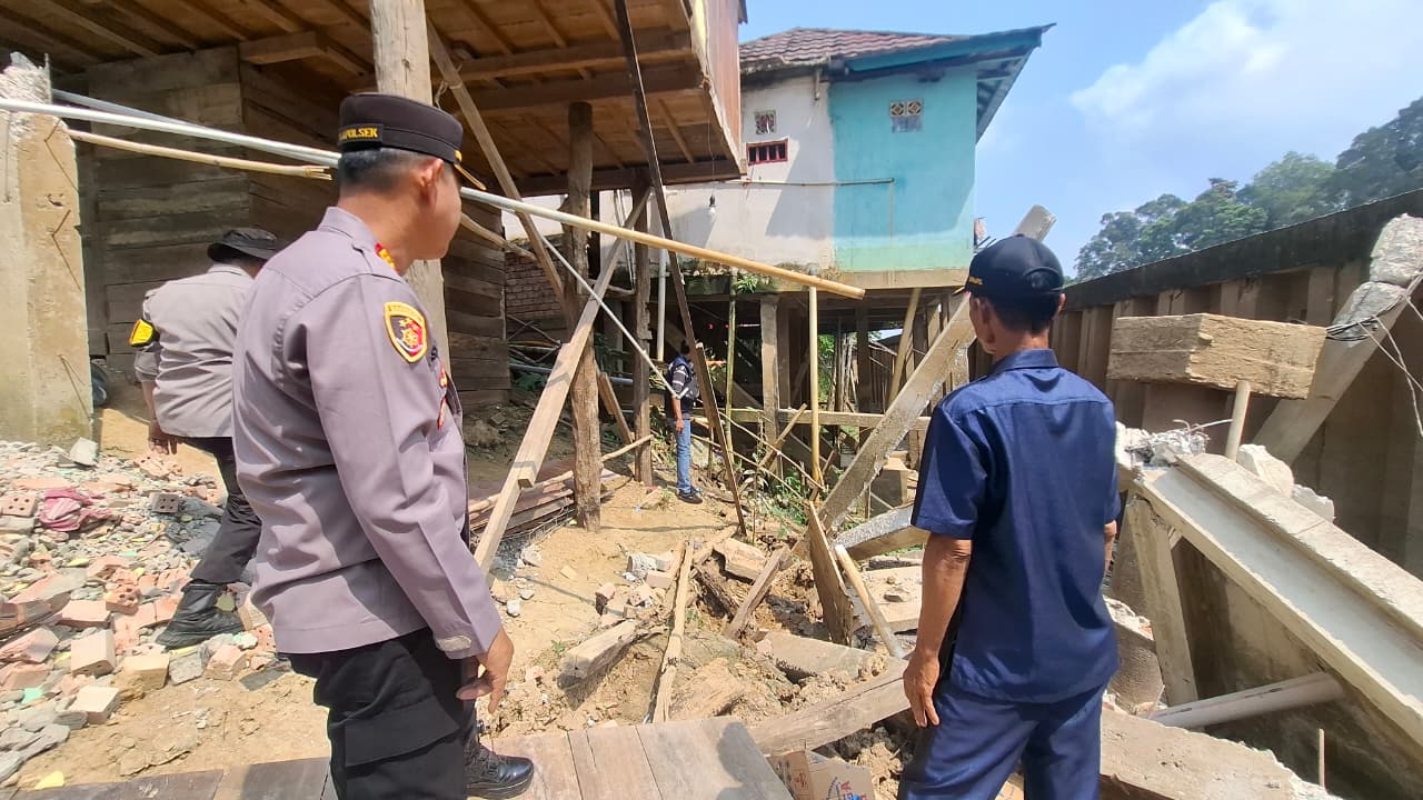 Turap Bergeser, Rumah Permanen di Desa Epil Muba Ambruk, Kerugian Capai Rp170 Juta