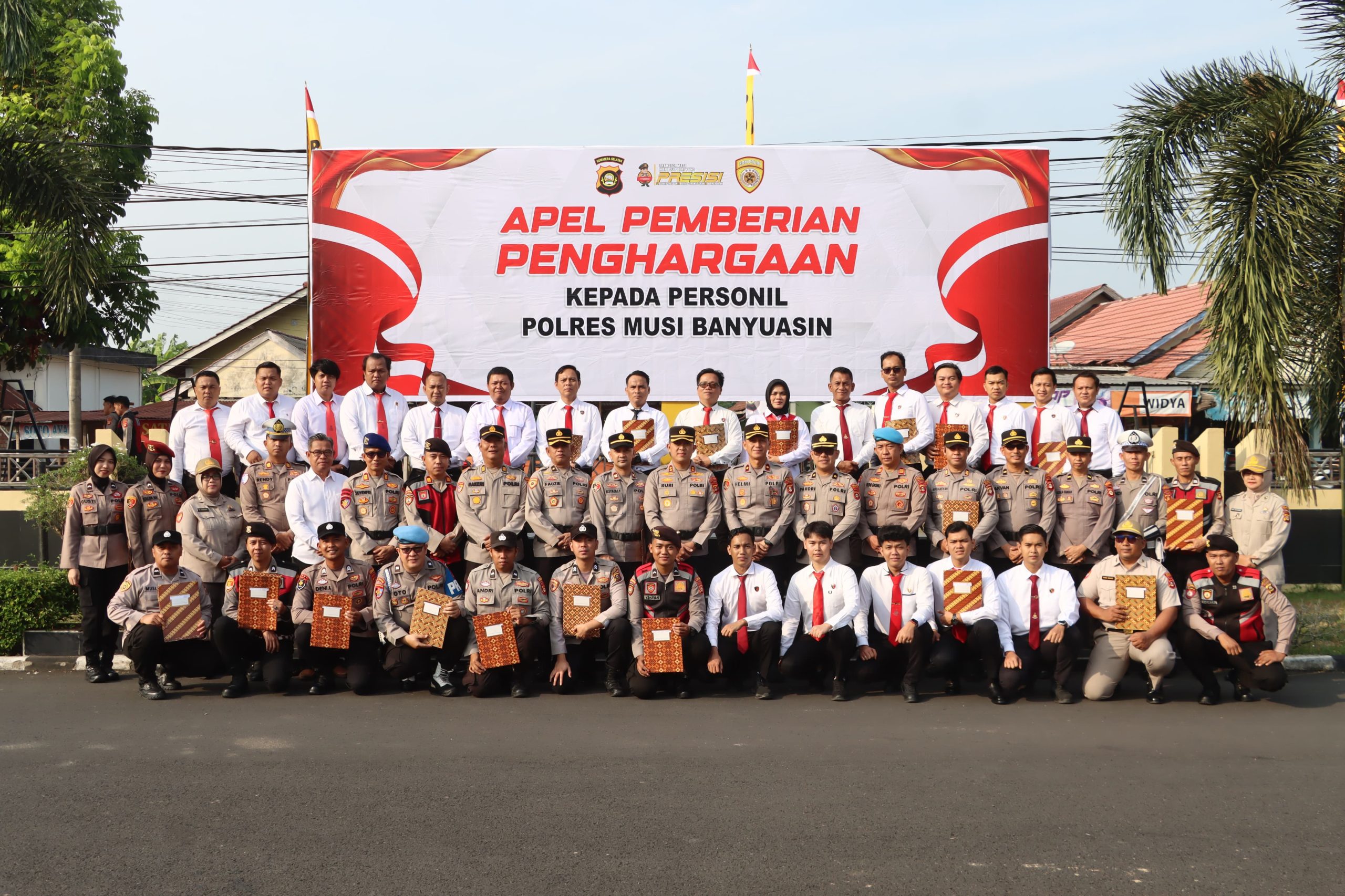 Dedikasi dan Prestasi Berbuah Penghargaan, 64 Personel Polres Muba Diganjar Piagam