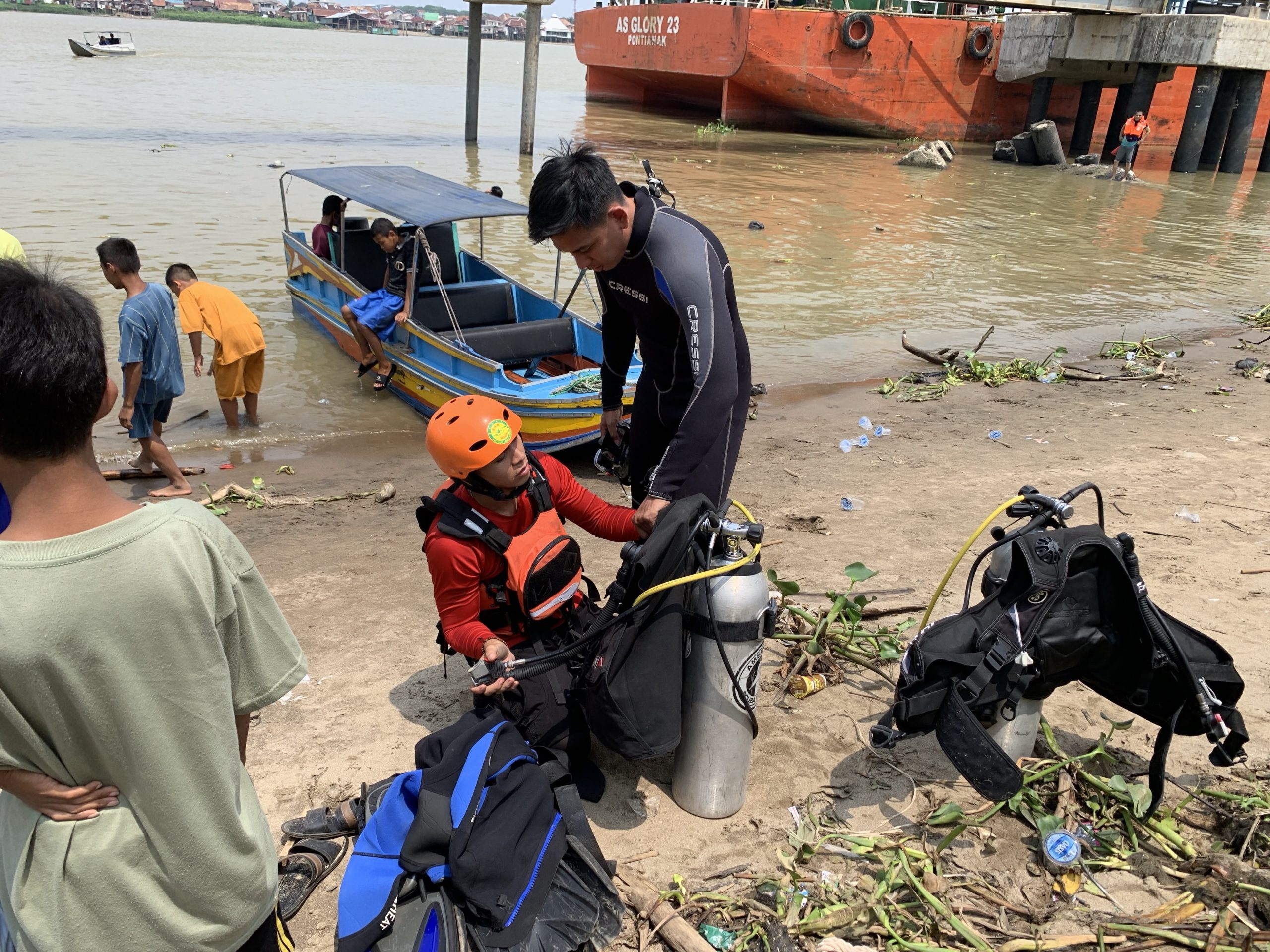 Niat Menolong Teman Berujung Petaka, Pelajar SMP Hilang Terseret Arus Sungai Musi