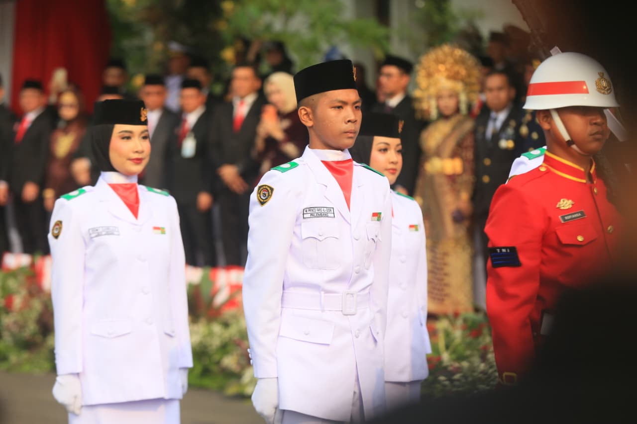 Putra Palembang Jadi Pembentang Sang Merah Putih pada Upacara HUT RI ke-81 di Griya Agung