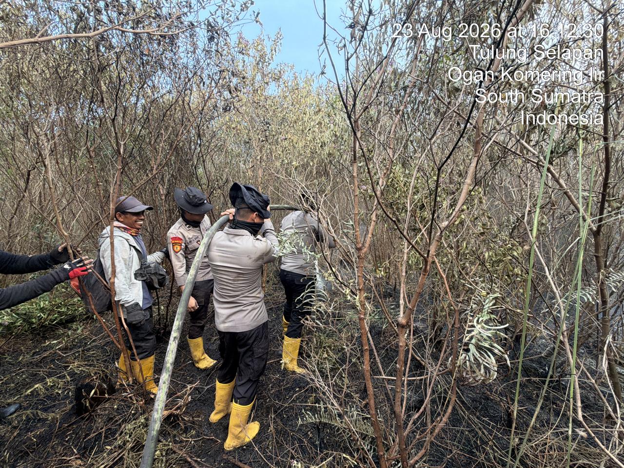 Karhutla Lahan Gambut di Areal PT Samora OKI, Tim Aman Nusa II Berjibaku Padamkan Api