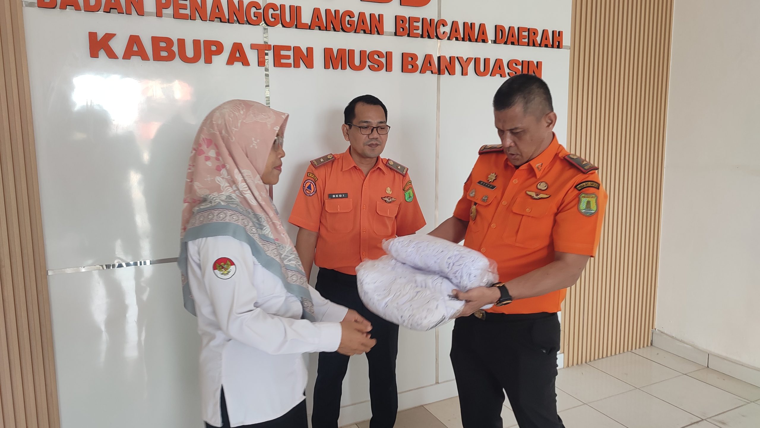 Peduli Kesehatan Pelajar, BPBD Muba Serahkan Bantuan Masker ke MTs Negeri 1 Sekayu